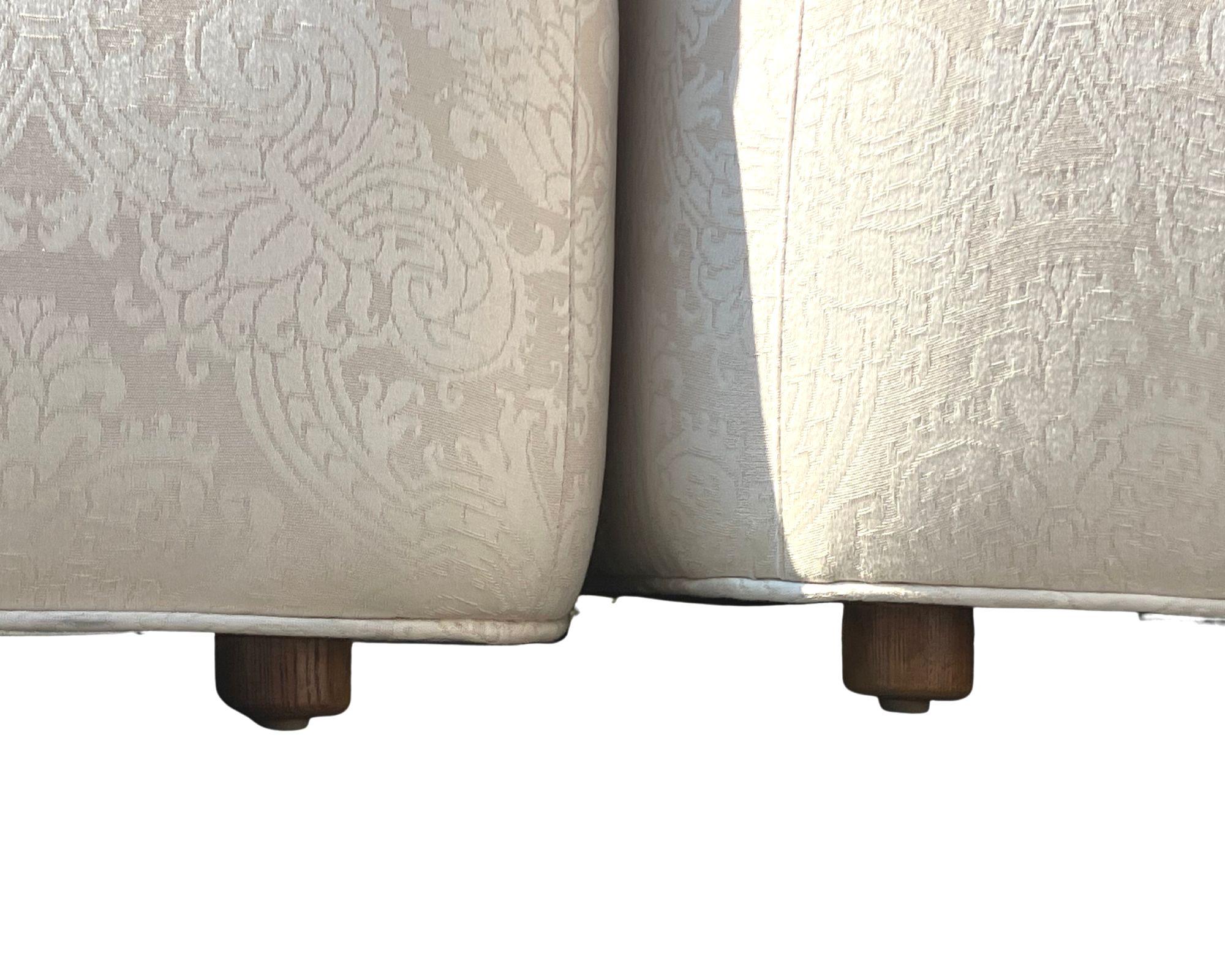 BAKER Mid 20th Century White Armless Three-Piece Sectional Slipper Sofa (Canapé à trois pièces sans accoudoirs) en vente 4