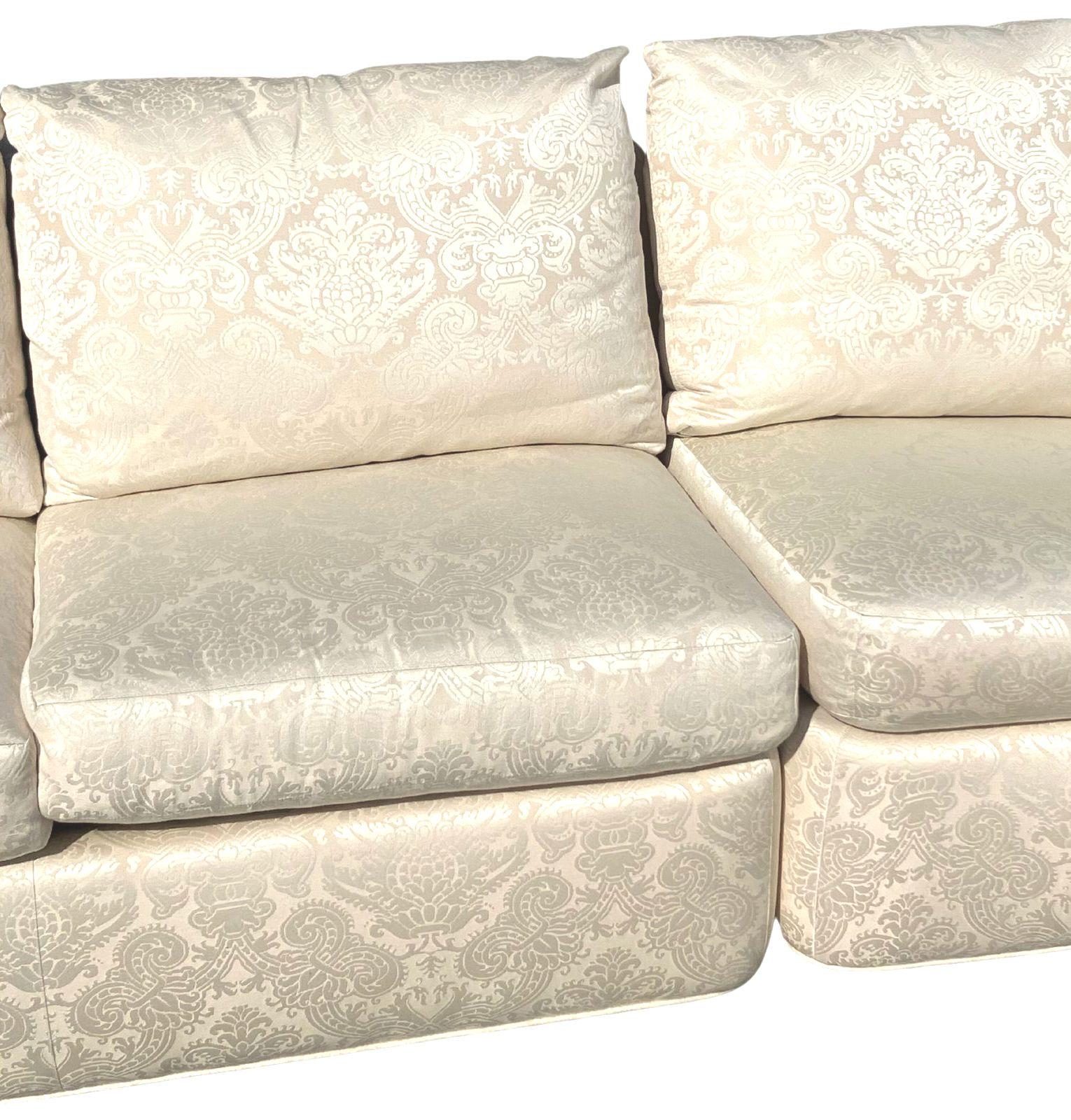 20ième siècle BAKER Mid 20th Century White Armless Three-Piece Sectional Slipper Sofa (Canapé à trois pièces sans accoudoirs) en vente