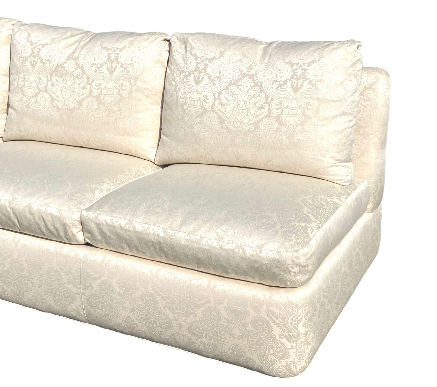 BAKER Mid 20th Century White Armless Three-Piece Sectional Slipper Sofa (Canapé à trois pièces sans accoudoirs) en vente 2