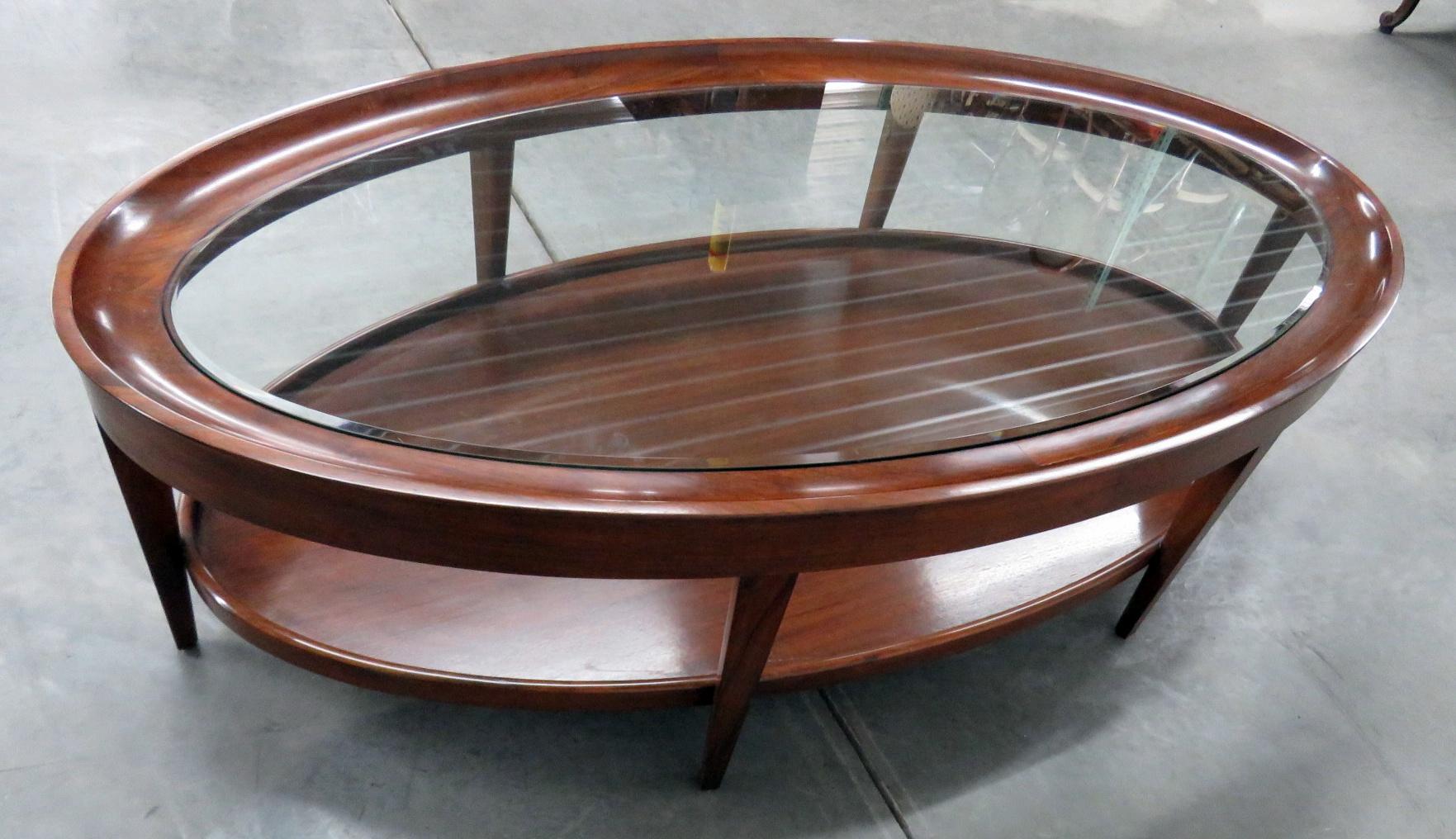 Mesa baja con tapa de cristal Baker Milling Road Estadounidense