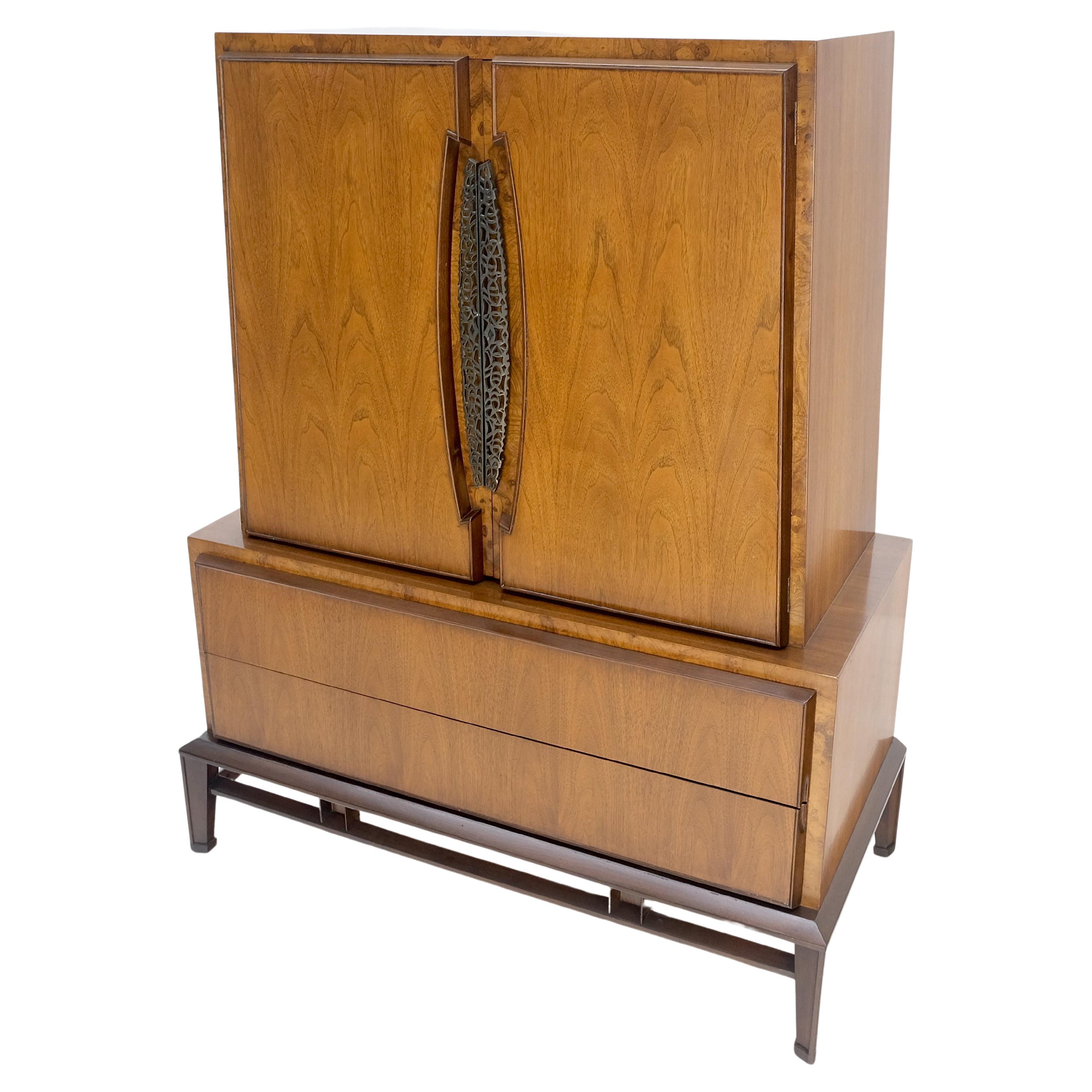 Baker Modern Light Walnut 2 Türen 6 Schubladen High Gentleman's Chest Dresser MINT! im Angebot