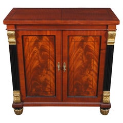 Baker Neoklassizistisches französisches Empire-Buffet aus geflammtem Mahagoni mit Flip-Top