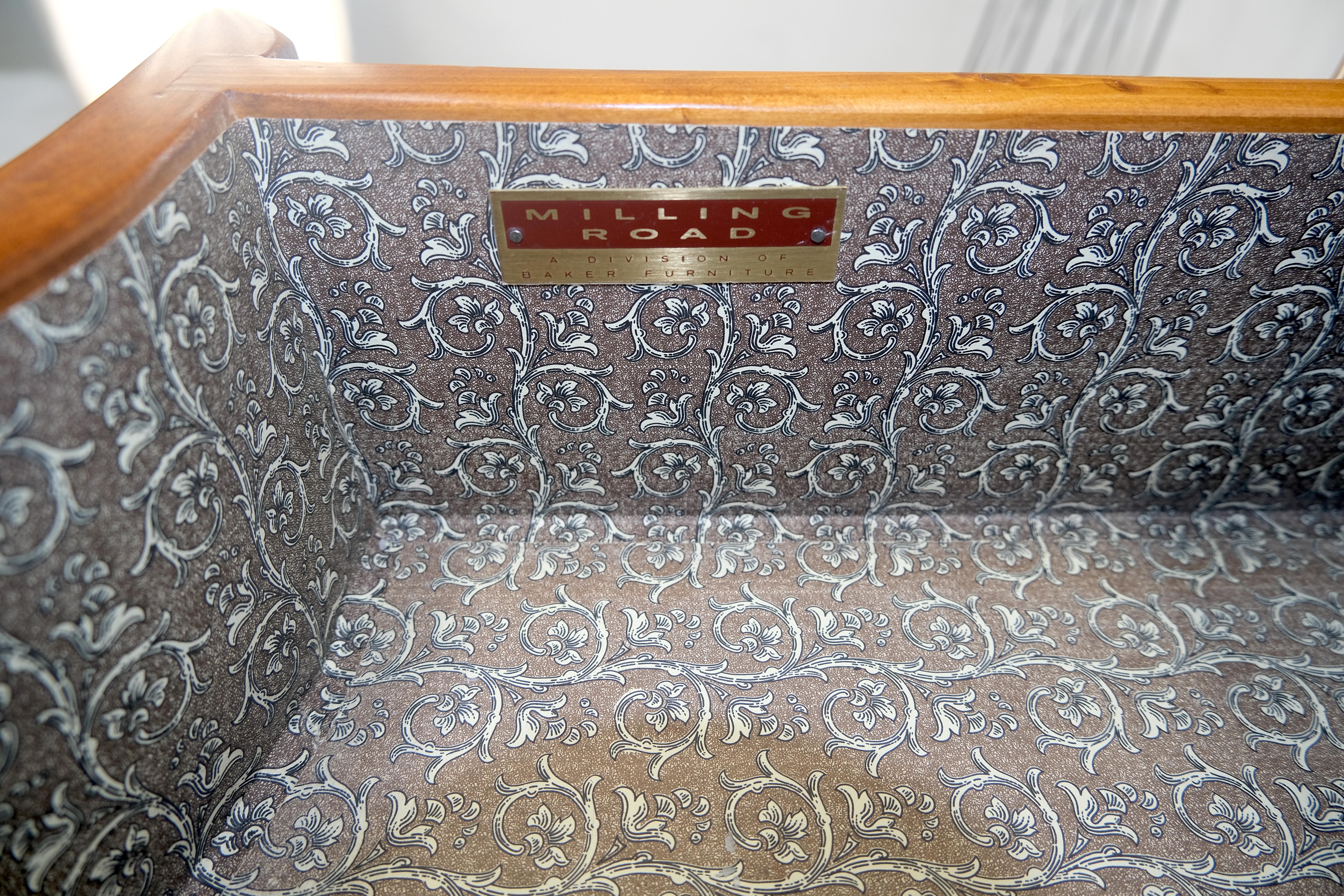 Baker One Drawer Cabriole Leg Fruitwood Paper Finished Drawer Console Table MINT For Sale 9