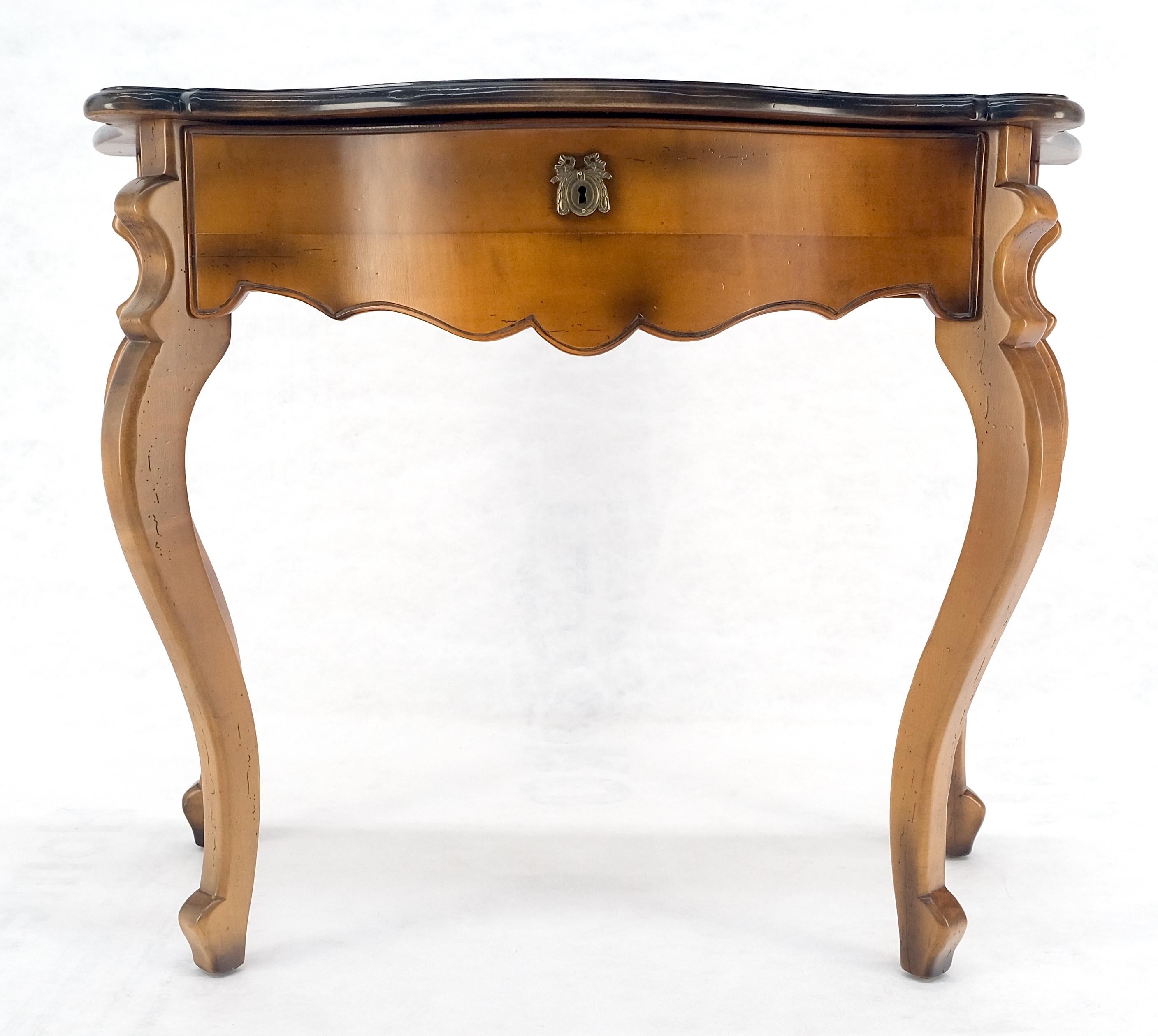 Baker One Drawer Cabriole Leg Fruitwood Paper Finished Drawer Console Table MINT In Good Condition For Sale In Rockaway, NJ