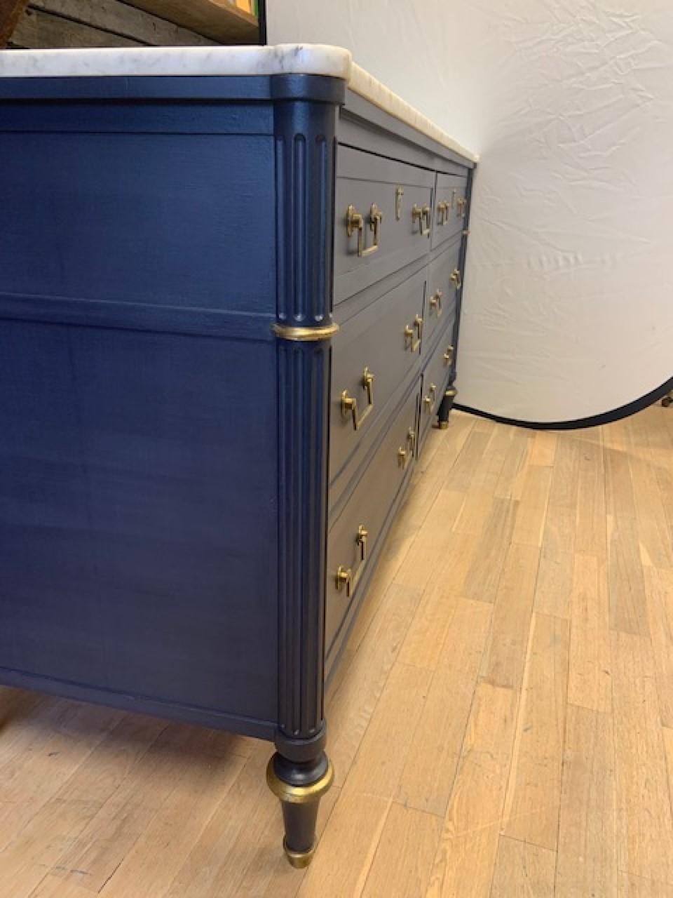 Baker Oxford Navy Lacquered Six-Drawer Marble Top Brass Hardware Dresser In Good Condition For Sale In Westport, CT