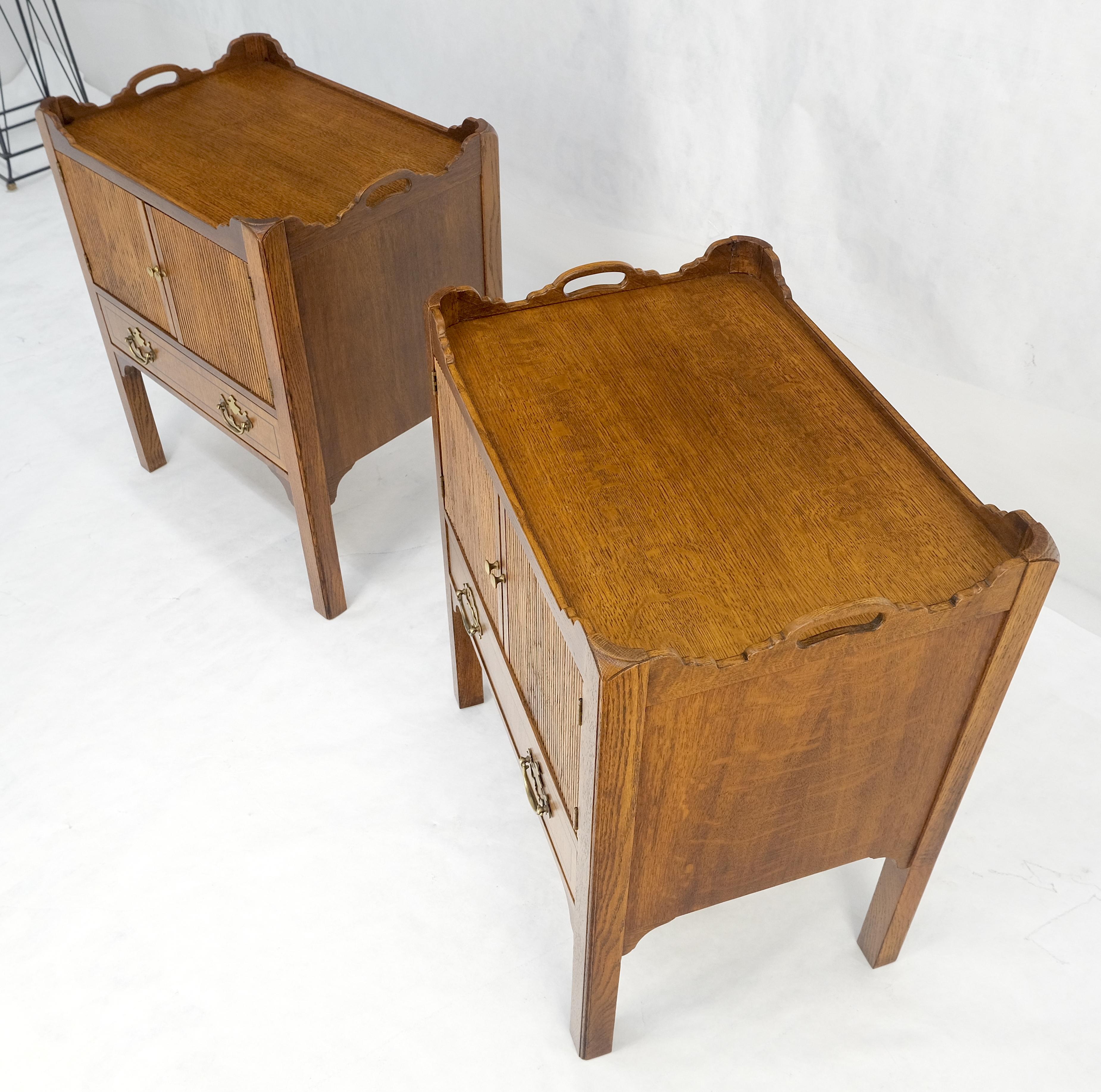 Baker Coppia di maggiordomi a due ante e un cassetto, comodini, tavolini con lampada MINT! in vendita 6