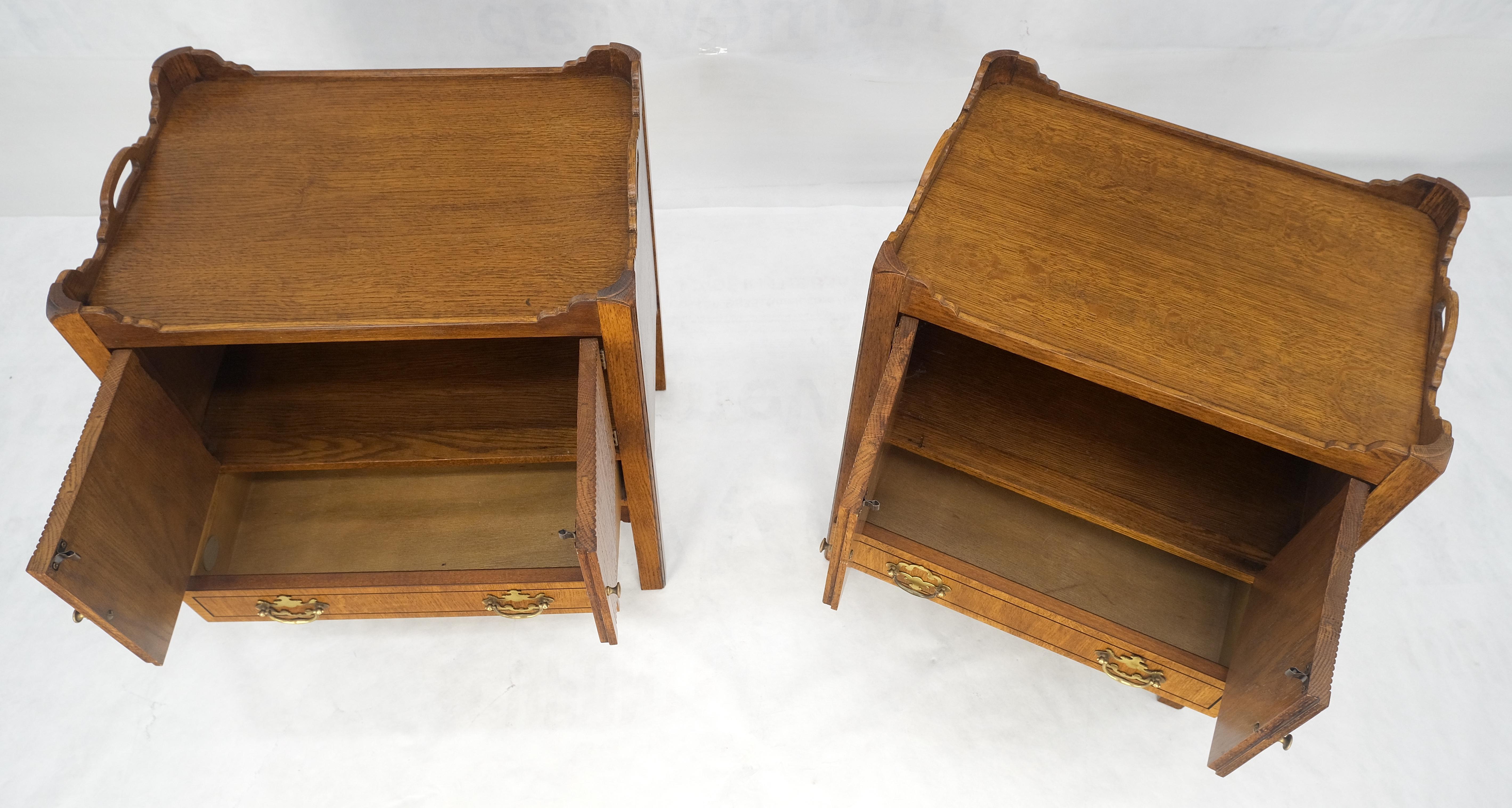 Ottone Baker Coppia di maggiordomi a due ante e un cassetto, comodini, tavolini con lampada MINT! in vendita