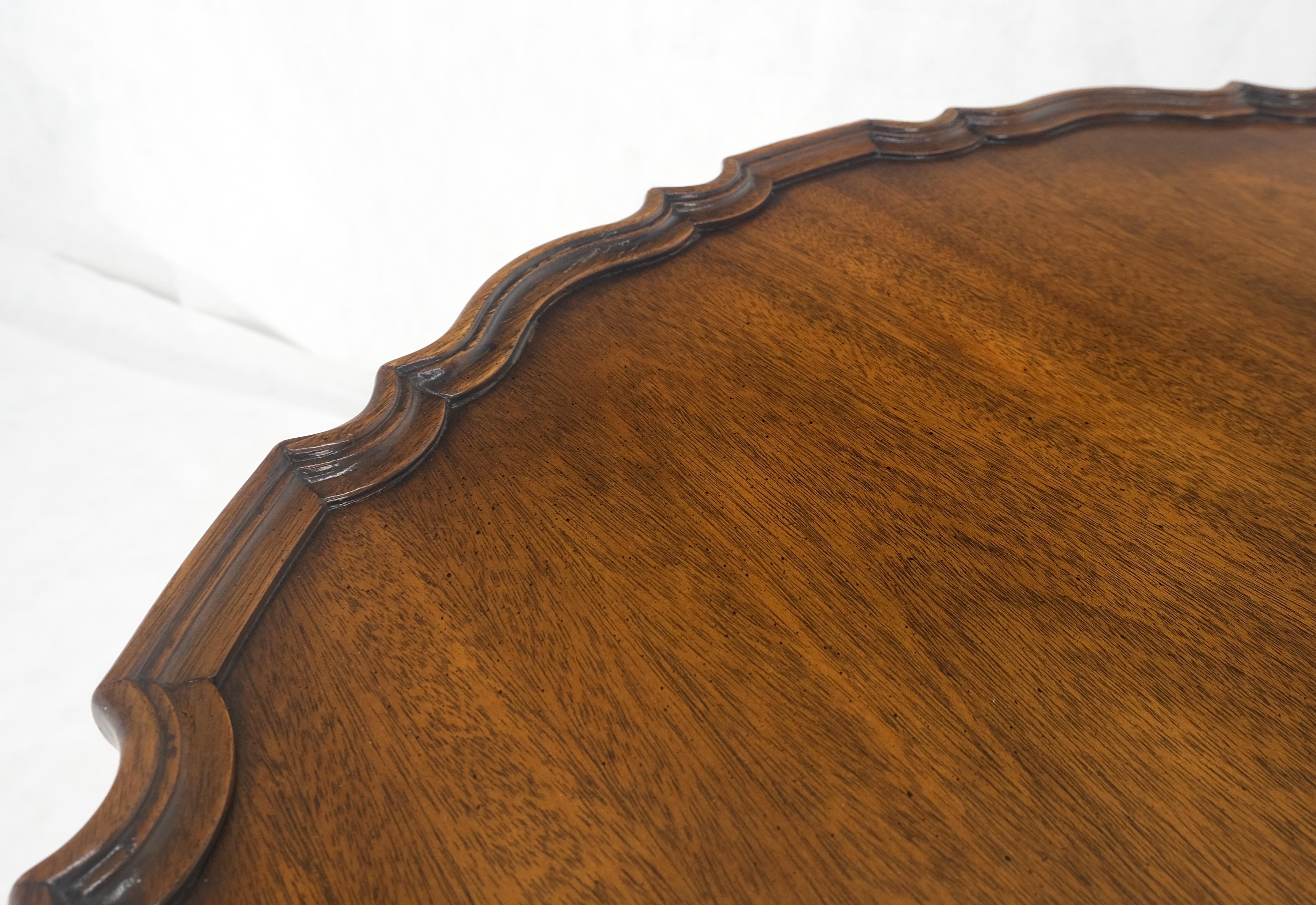 Américain Table à déjeuner Baker Pie Crust Tilt Top en acajou sculpté Ball and Claw MINT en vente