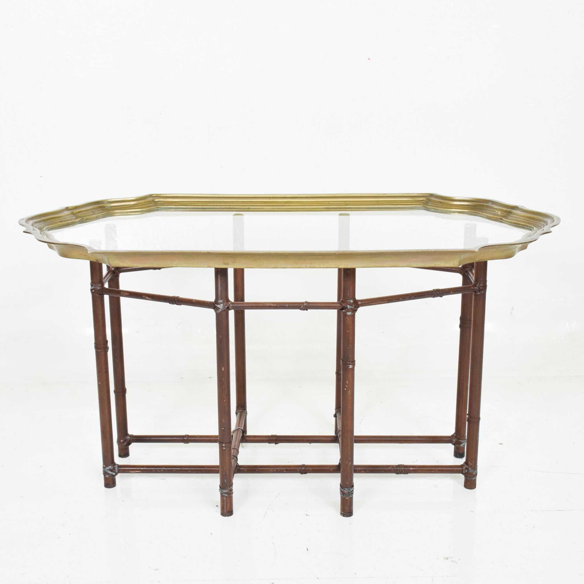 AMBIANIC presents
By Baker Furniture Co Hollywood Regency faux bamboo Coffee Cocktail Table with brass and glass oval tray top.
Vintage brass. Glass Tabletop with scalloped rim sits on intricately carved faux bamboo wood base.
Made in the USA circa