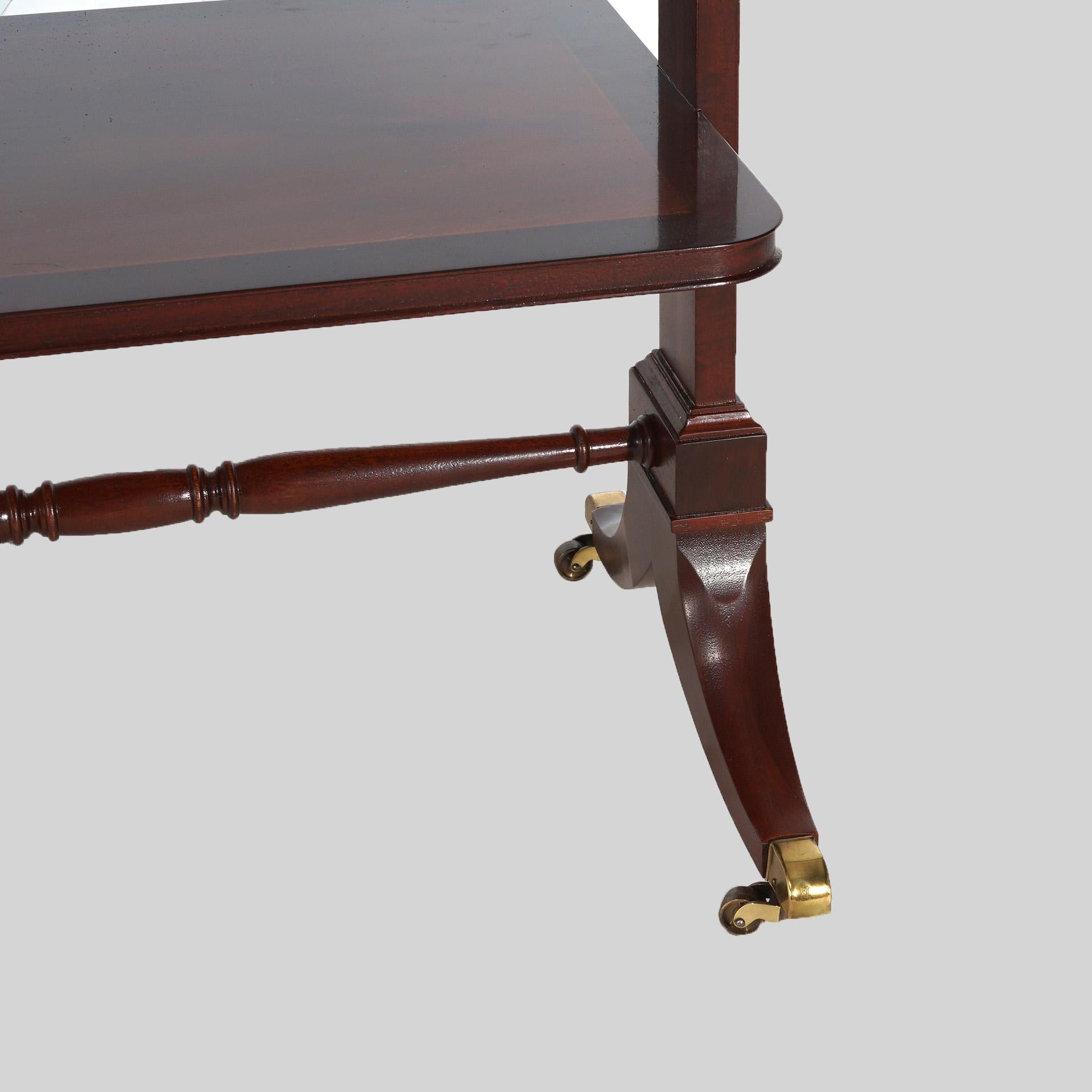 Serveur à deux étages de style Regency en acajou et laiton signé 20e siècle en vente 1