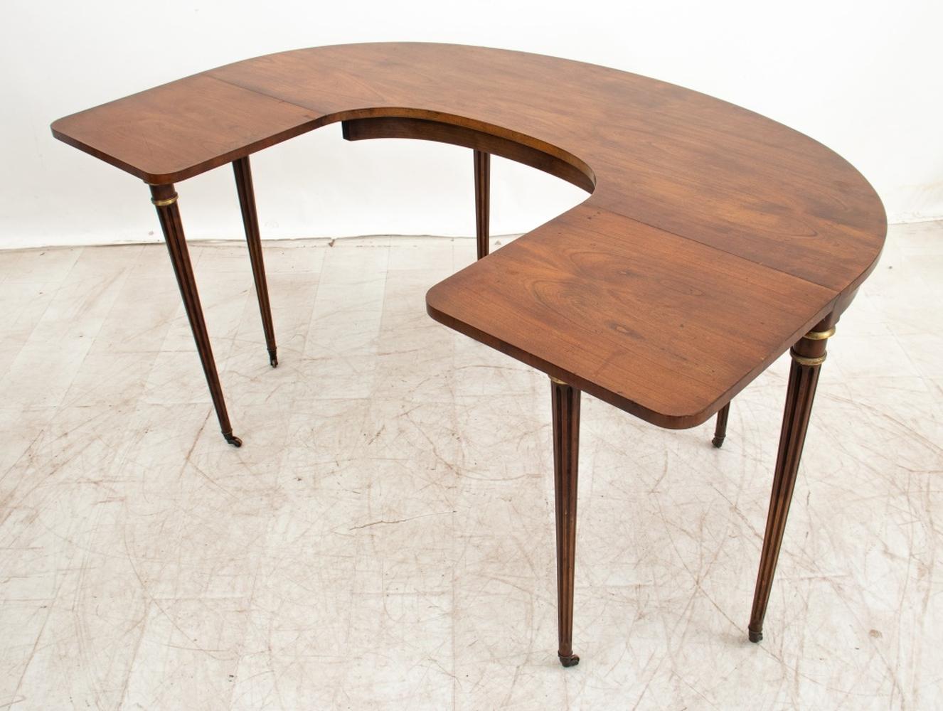 Baker Regency Style Mahogany Drop-Leaf Hunt Table or Desk In Good Condition In Astoria, NY