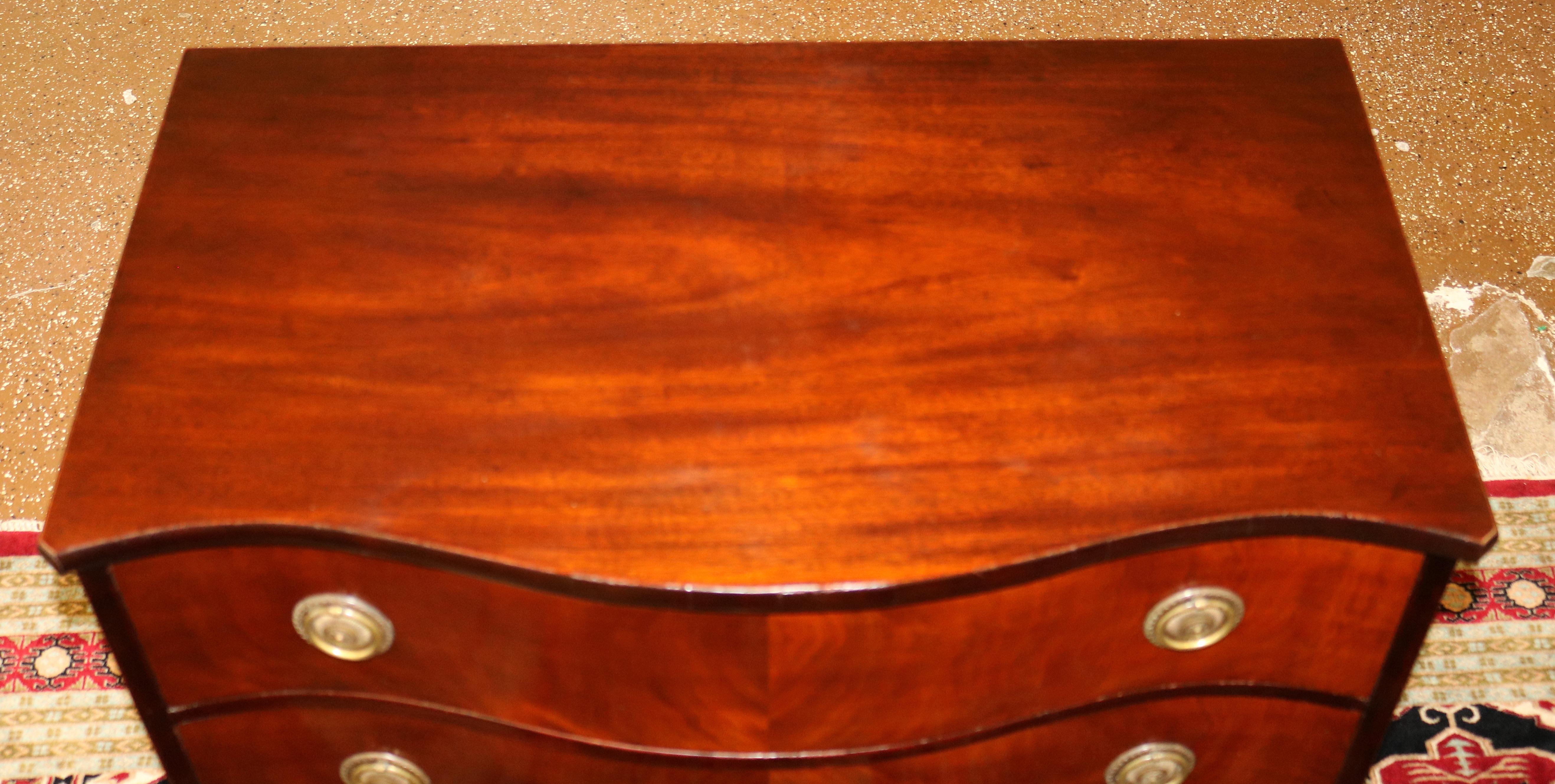 Baker Regency Style Mahogany Serpentine Chest Of Drawers For Sale 6
