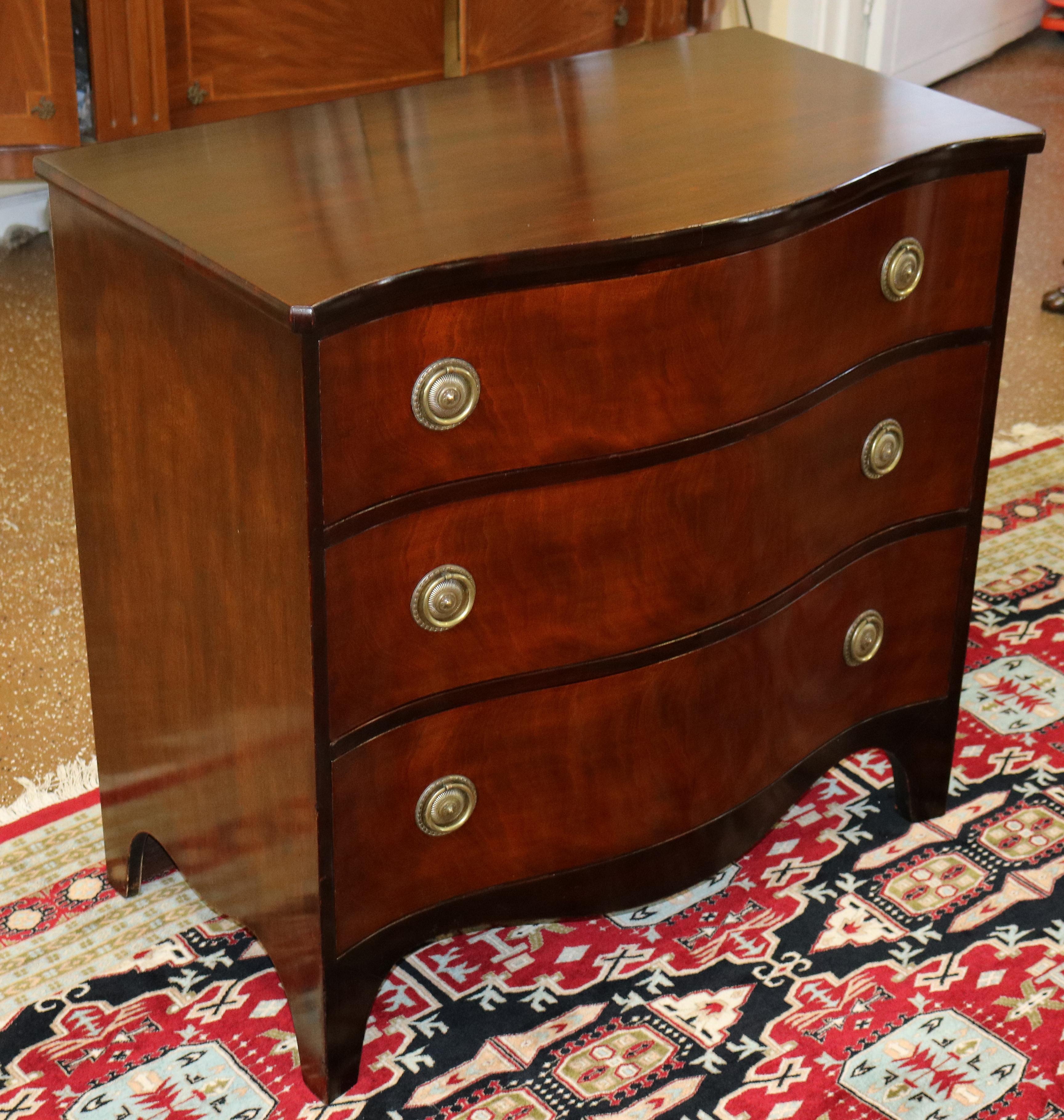 Baker Regency Style Mahogany Serpentine Chest Of Drawers In Good Condition For Sale In Long Branch, NJ