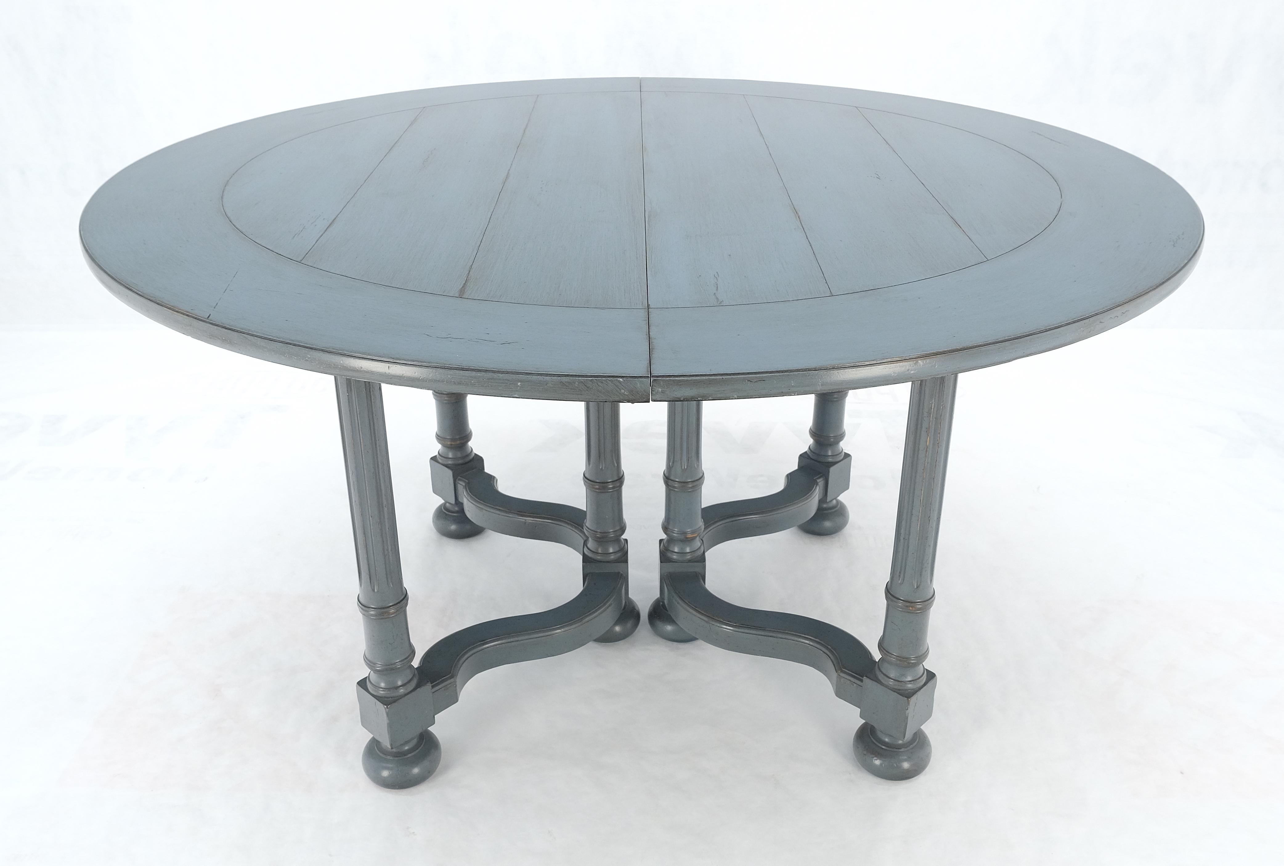 Mid-Century Modern Baker Round Blue Grey Wash Milk Paint Style Finish Dining Table 2 Leaves MINT! For Sale
