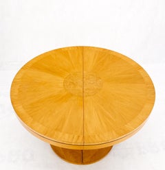 Baker Esstisch aus Satinholz, blond, einseitig, rund, mit Bändern, zwei Blättern in Mint