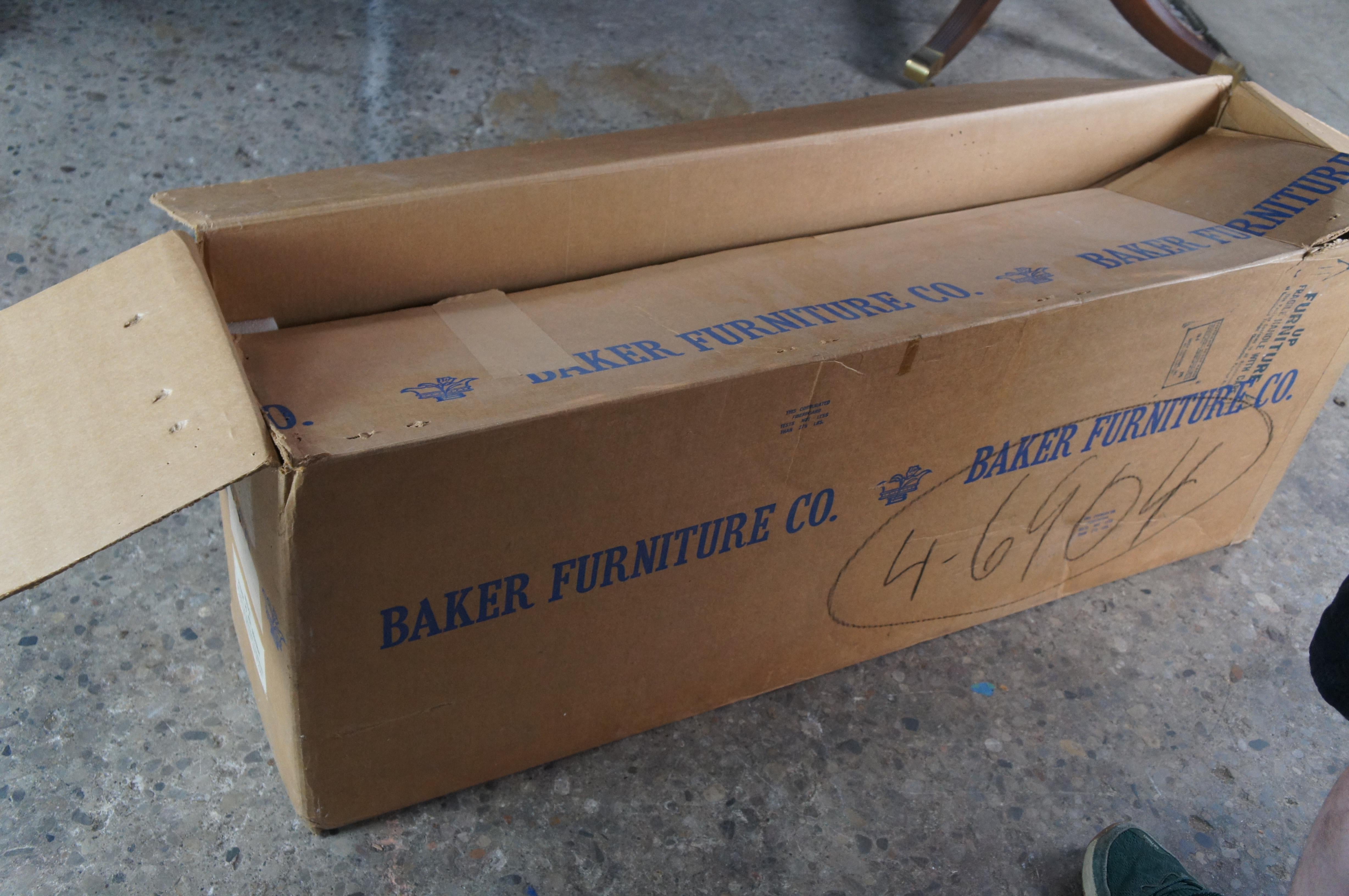 Baker Satinwood & Mahogany English Regency Duncan Phyfe Style Dining Table en vente 12