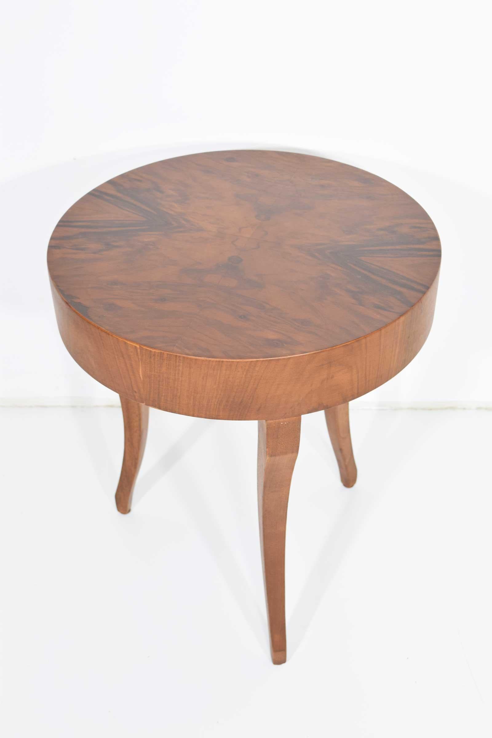 Beautiful side table with three legs by Baker Furniture Company. Beautiful wood graining on the top of table.