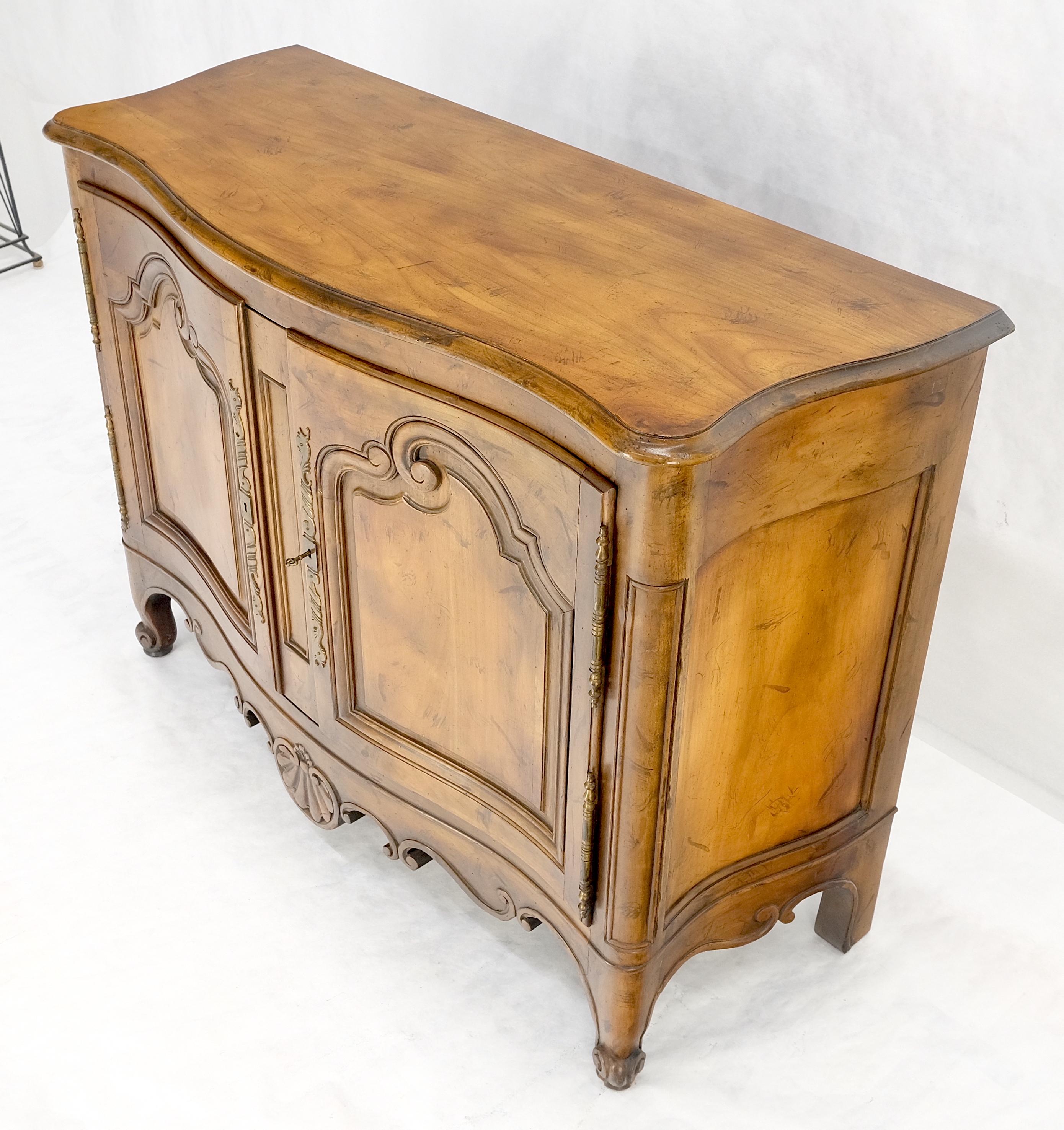 Baker Spanish Coloni Large Carved Double Doors 2 Drawers Compartment Sideboard in vendita 6