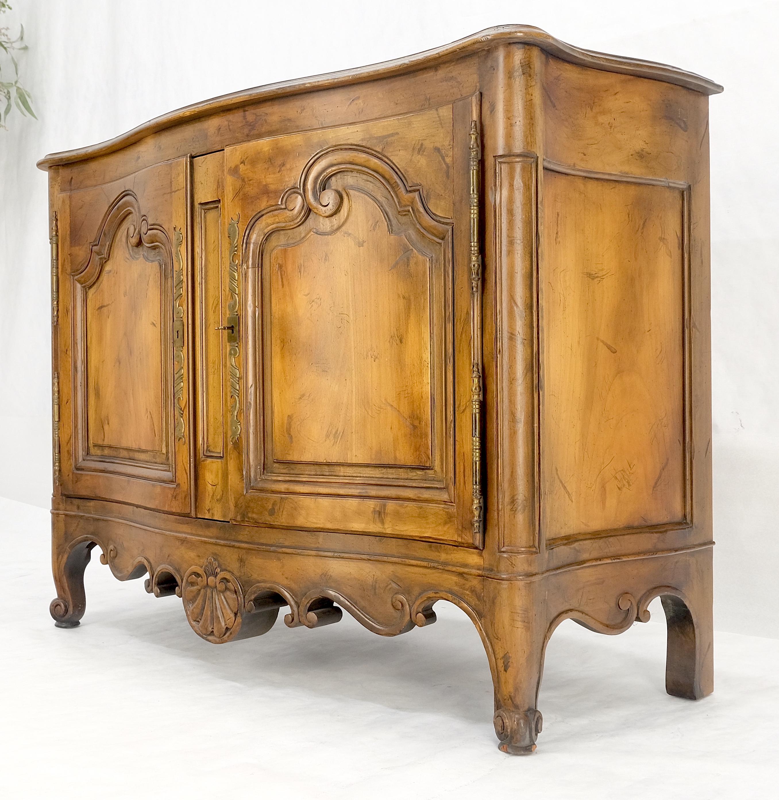 Baker Spanish Coloni Large Carved Double Doors 2 Drawers Compartment Sideboard in vendita 7