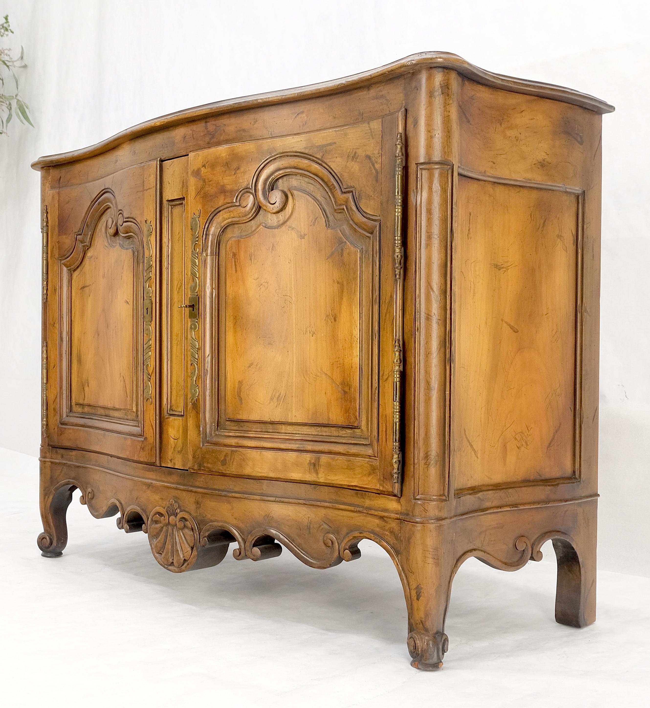 Baker Spanish Coloni Large Carved Double Doors 2 Drawers Compartment Sideboard in vendita 8