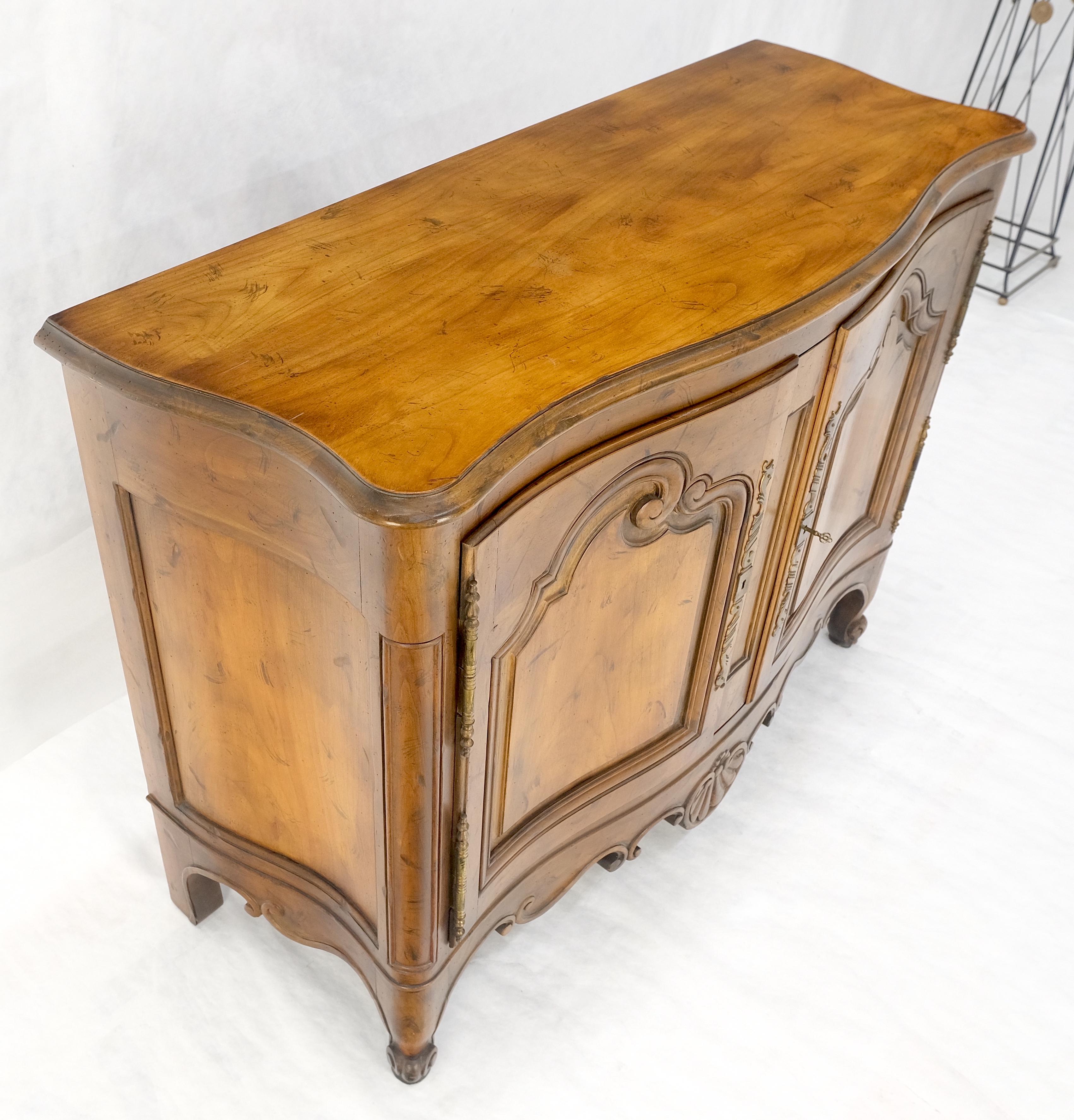 Baker Spanish Coloni Large Carved Double Doors 2 Drawers Compartment Sideboard in vendita 9