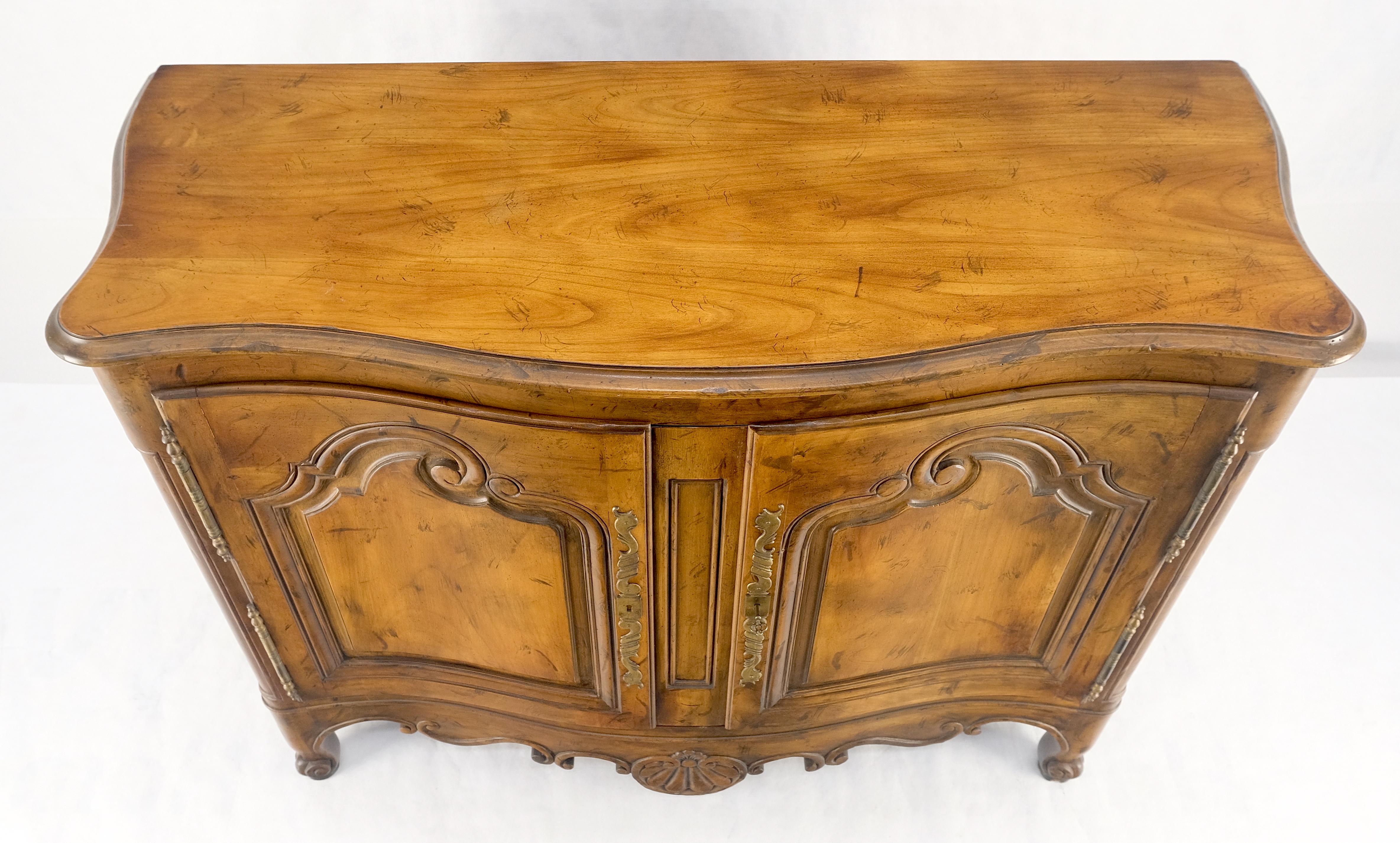 Laccato Baker Spanish Coloni Large Carved Double Doors 2 Drawers Compartment Sideboard in vendita