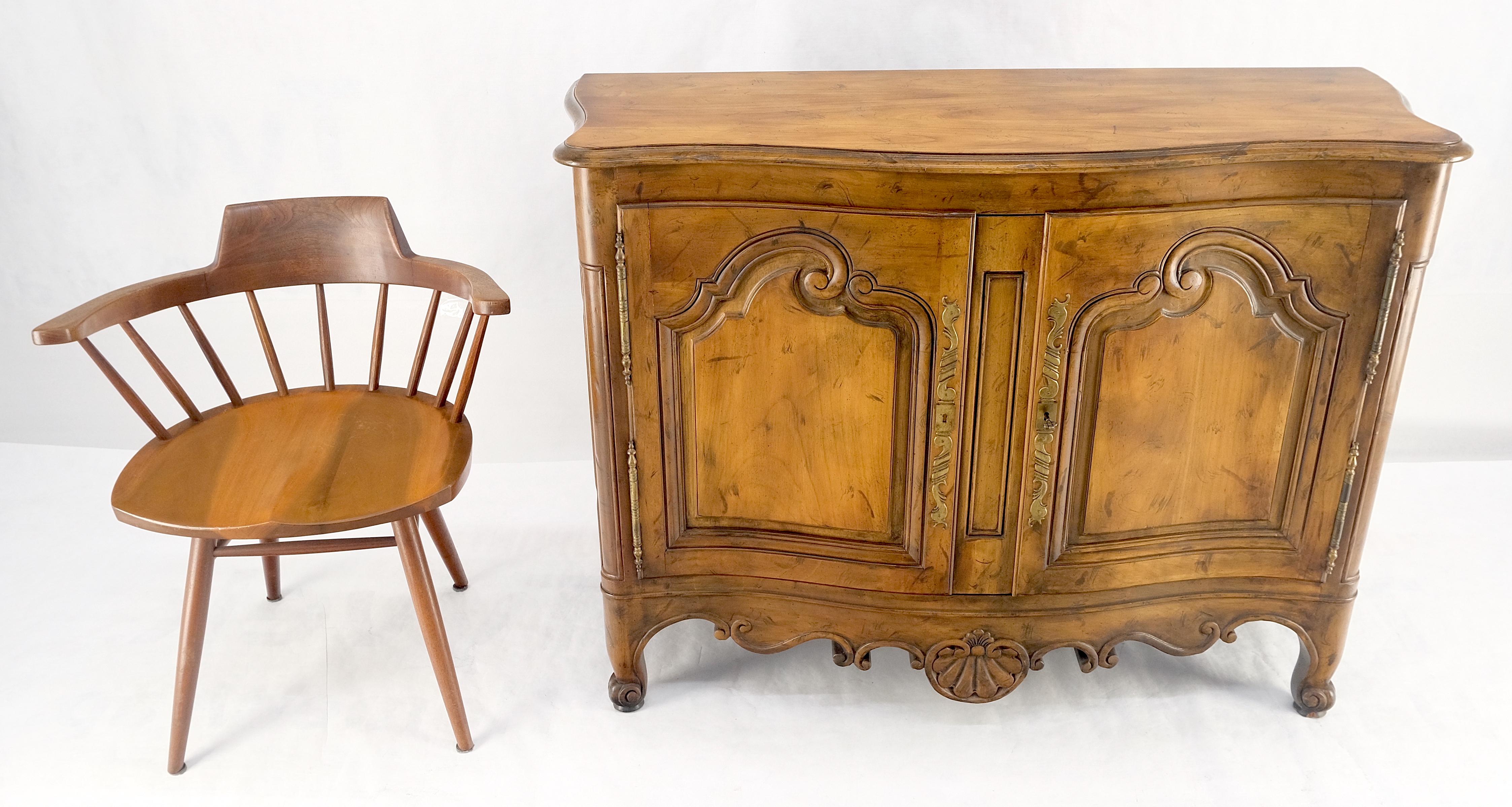 Noce Baker Spanish Coloni Large Carved Double Doors 2 Drawers Compartment Sideboard in vendita