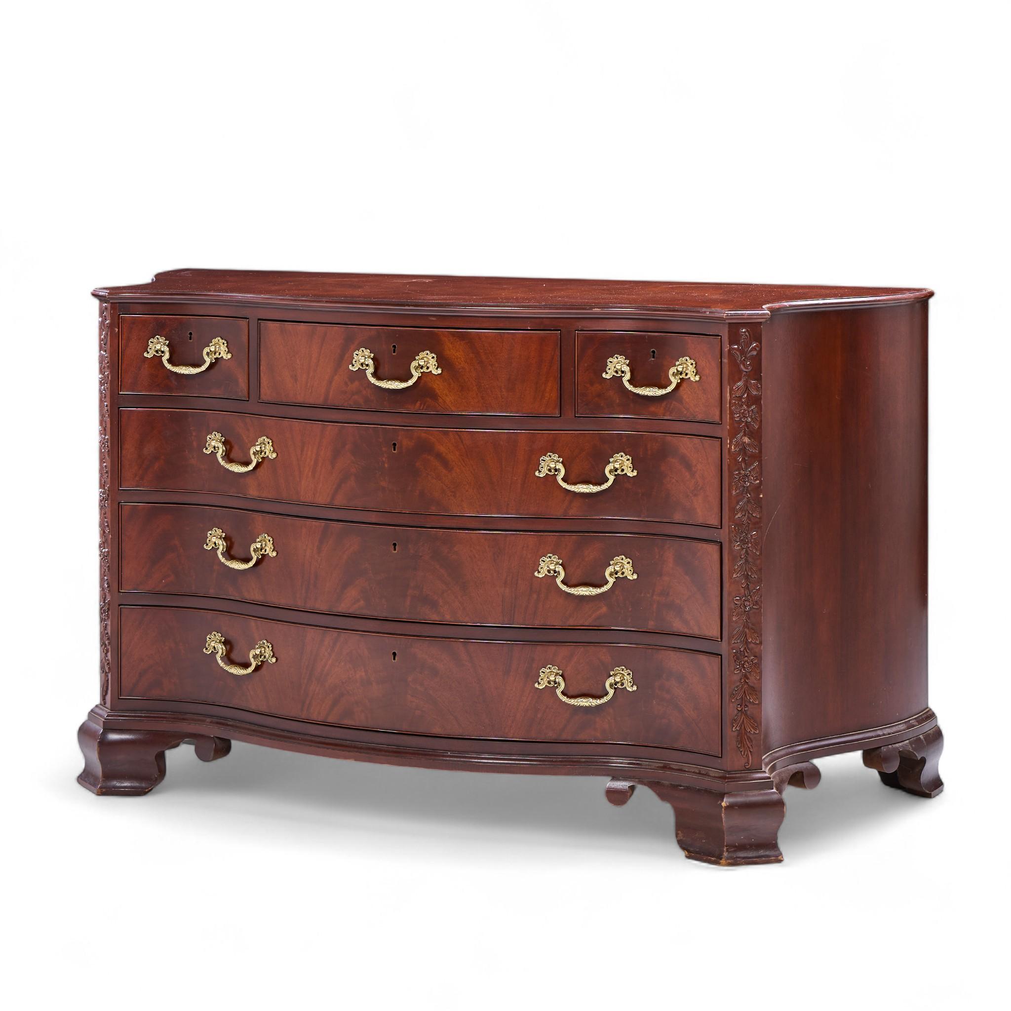 Americano Baker Stately Homes Chippendale Serpentine Mahogany Bachelors Chest Dresser in vendita