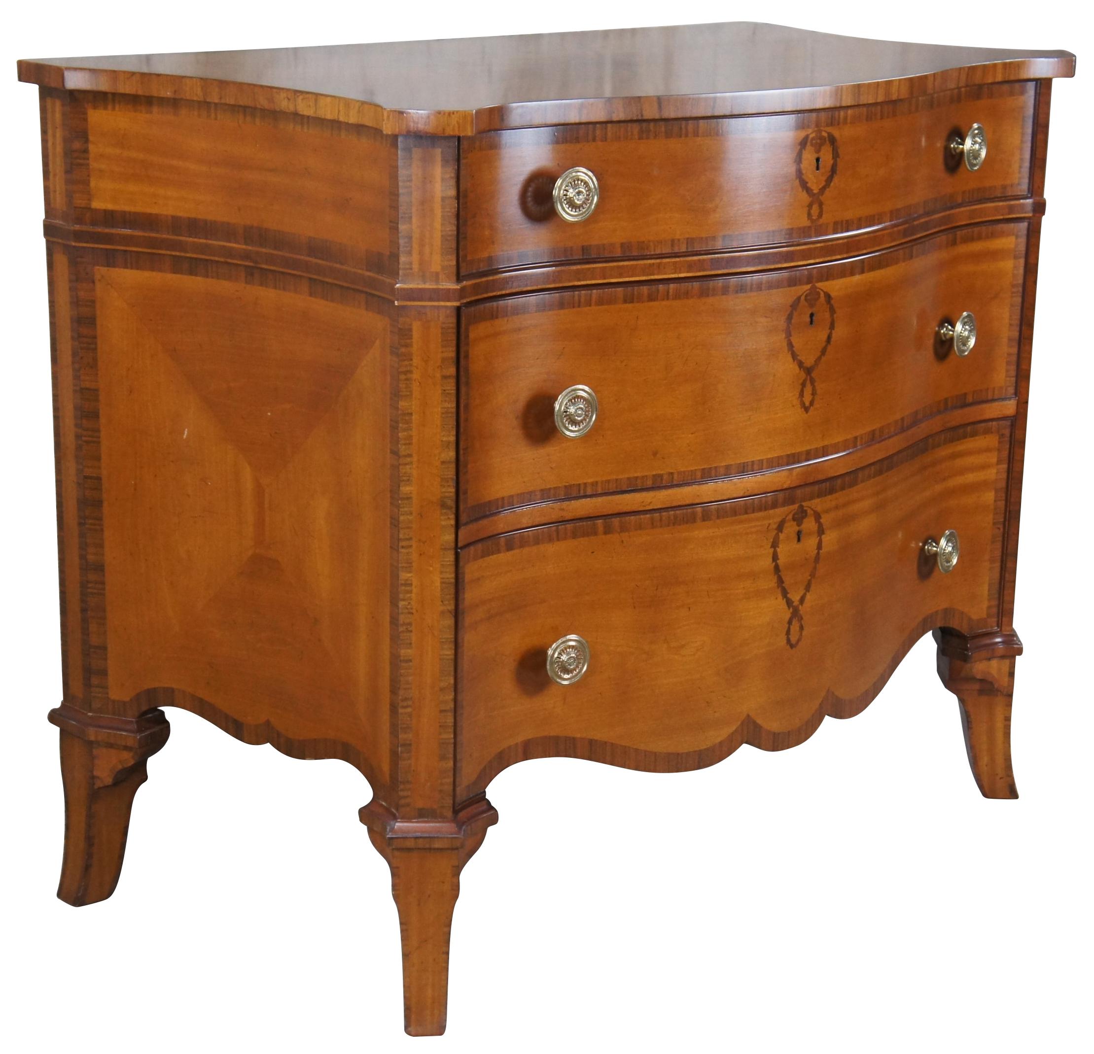 Baker Stately Homes George III Satinwood & Mahogany Serpentine Chest Dresser In Good Condition For Sale In Dayton, OH