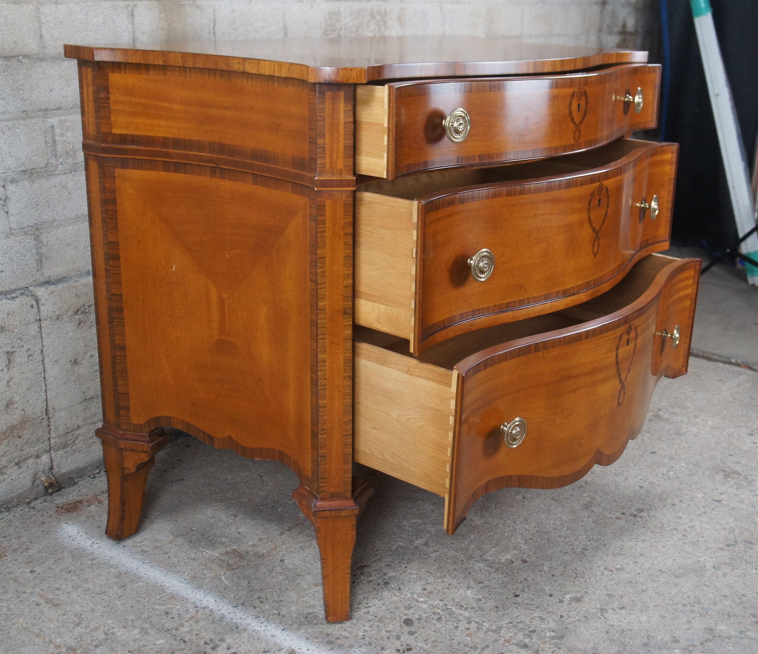 Baker Stately Homes George III Satinwood & Mahogany Serpentine Chest Dresser For Sale 4