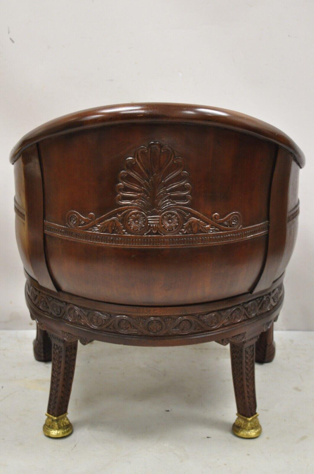 Baker Stately Homes Fauteuil de baignoire à tirette en cuir gris à tête de lion Fauteuil club en vente 1