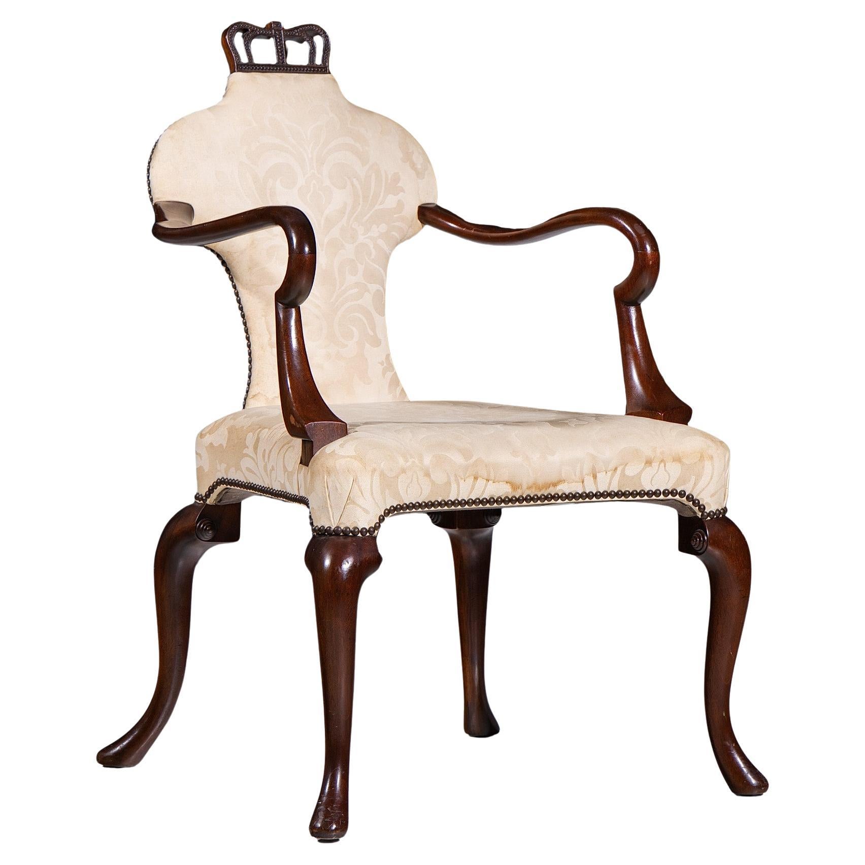 Chaise à couronne Queen Anne de Baker Stately Homes en vente