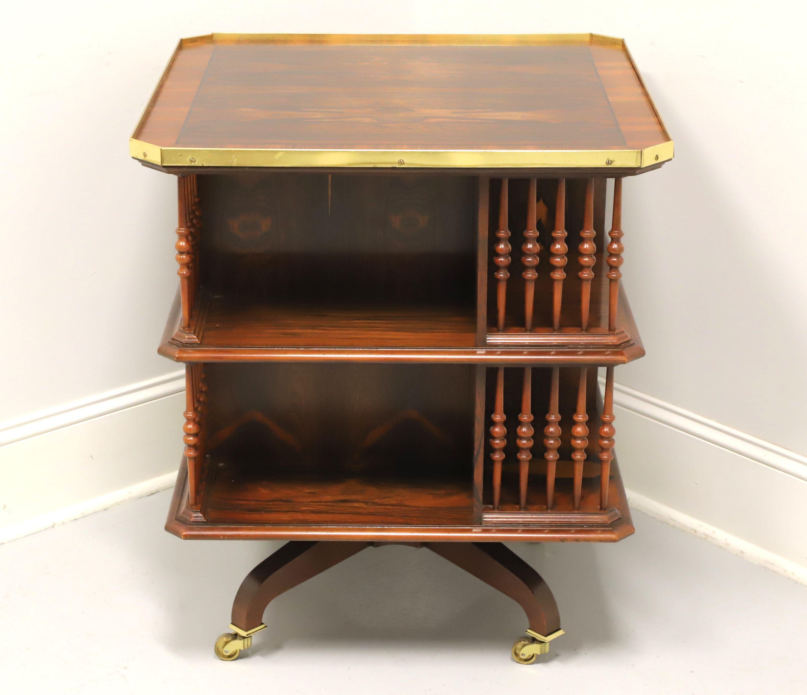 Américain BAKER Stately Homes - Table d'appoint bibliothèque tournante en bois de rose de style Régence en vente