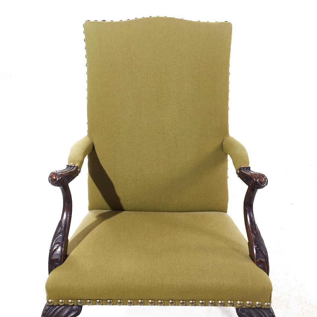 Poltrone da salotto in mogano intagliato in stile Baker Stately Homes - Coppia in vendita 5