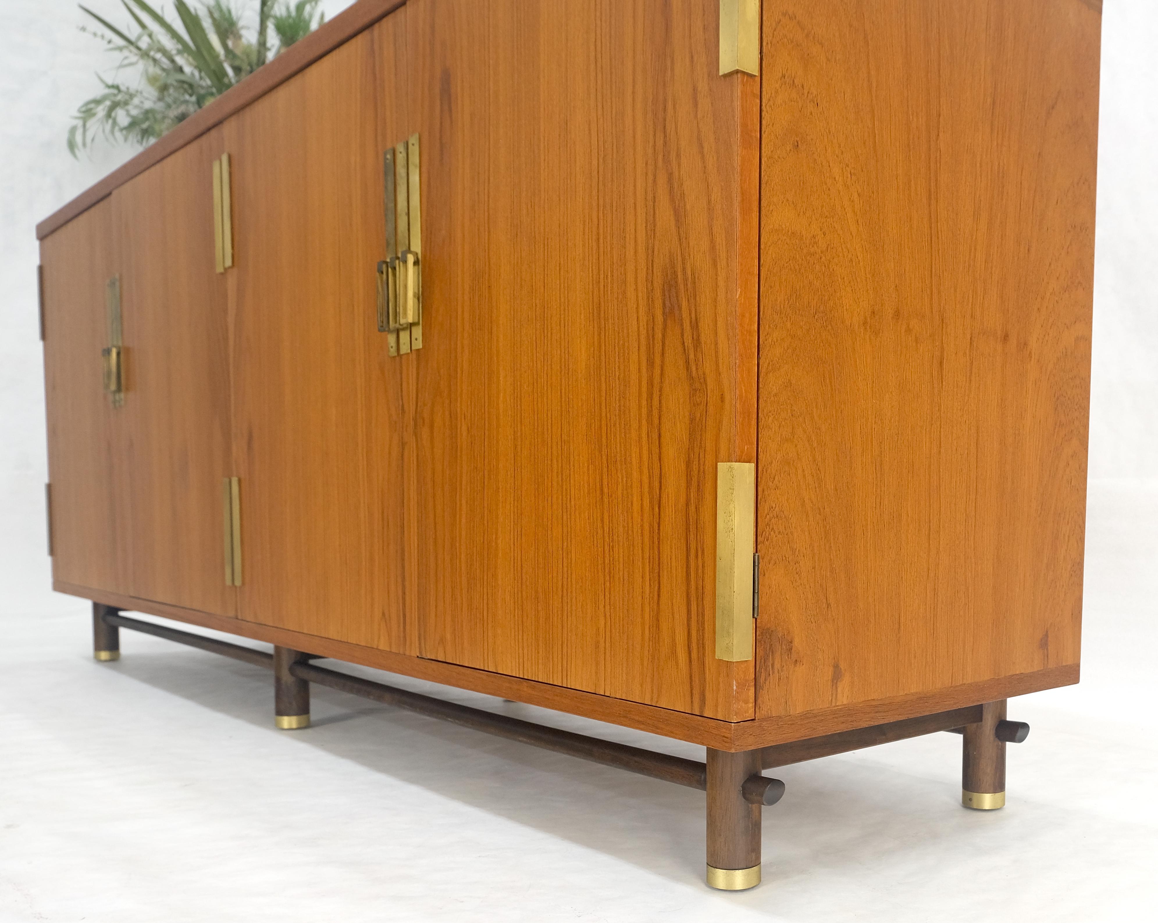 Baker Teak e Ottone Vano a doppia anta 4 cassetti Credenza Dresser MINT! in vendita 7