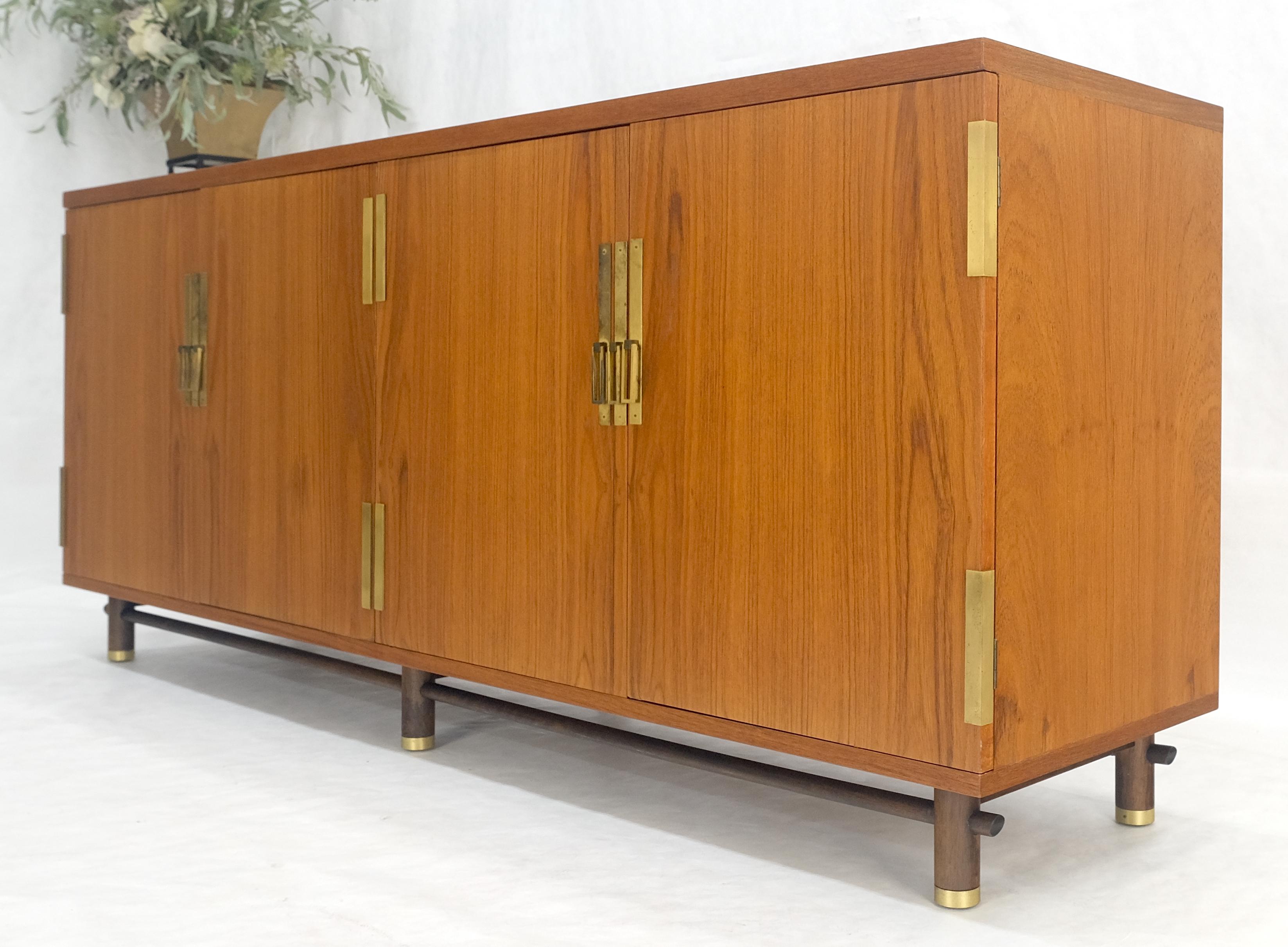 Baker Teak e Ottone Vano a doppia anta 4 cassetti Credenza Dresser MINT! in vendita 8