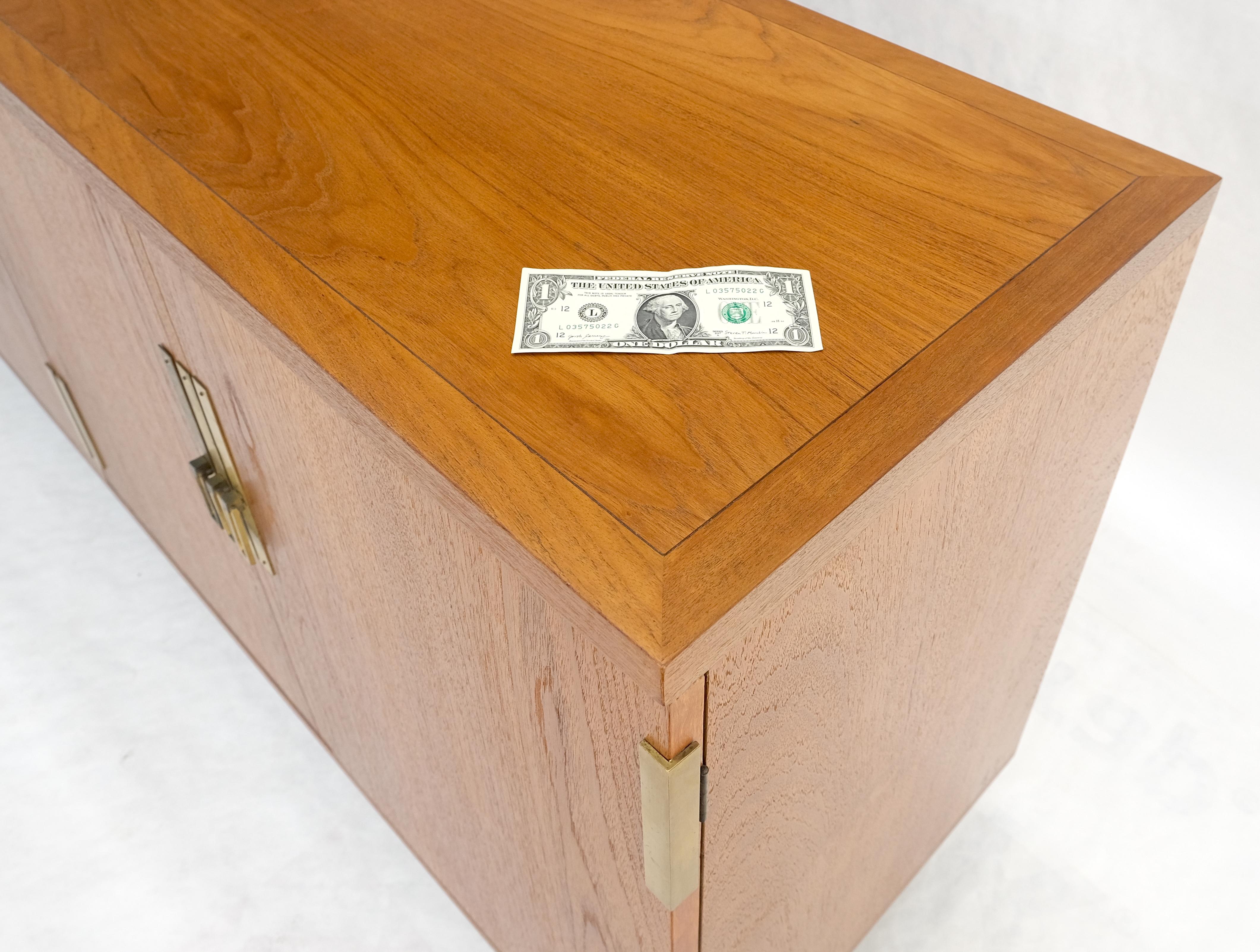 Baker Teak e Ottone Vano a doppia anta 4 cassetti Credenza Dresser MINT! in vendita 11