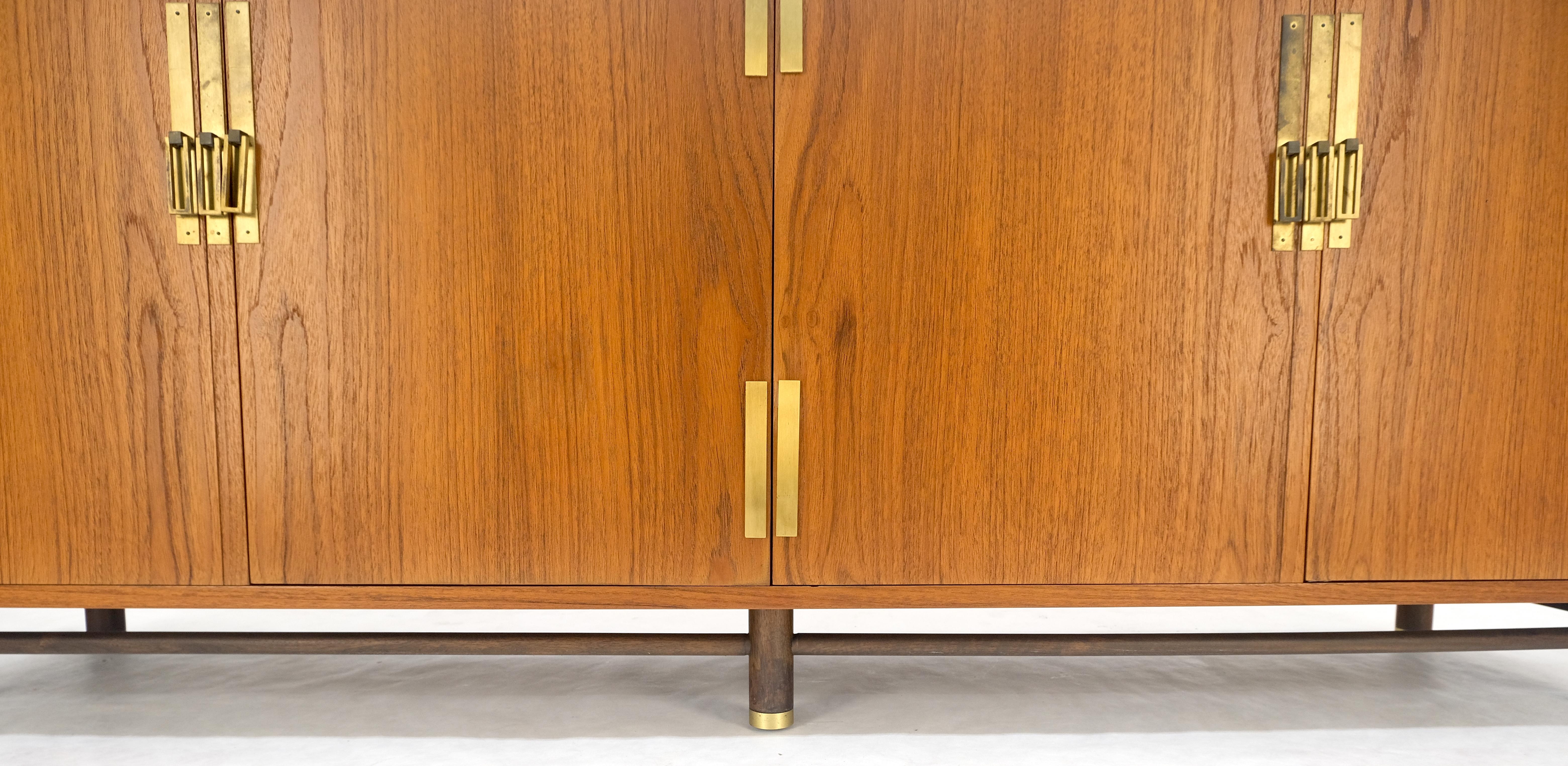 Baker Teak e Ottone Vano a doppia anta 4 cassetti Credenza Dresser MINT! in vendita 1