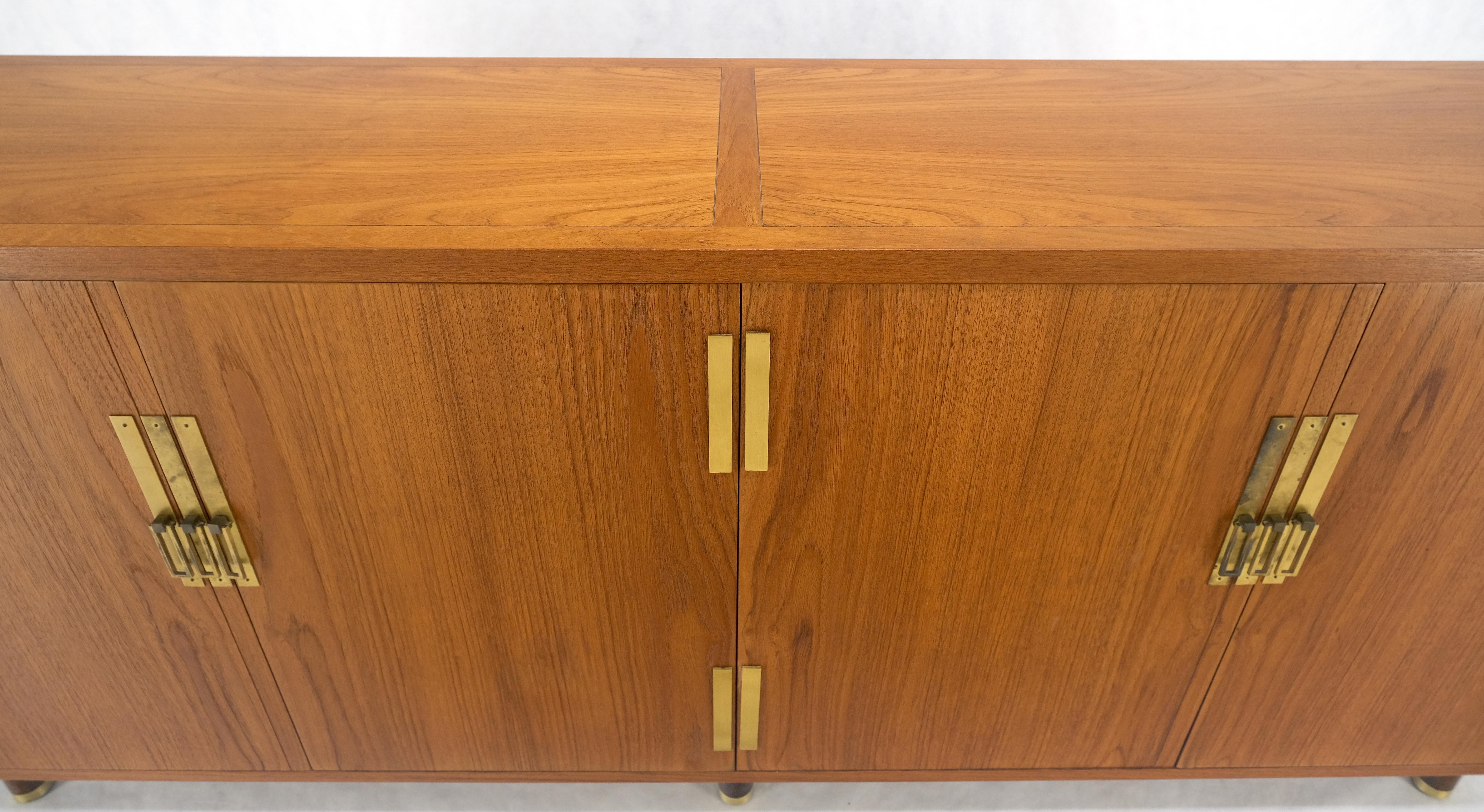 Baker Teak e Ottone Vano a doppia anta 4 cassetti Credenza Dresser MINT! in vendita 2