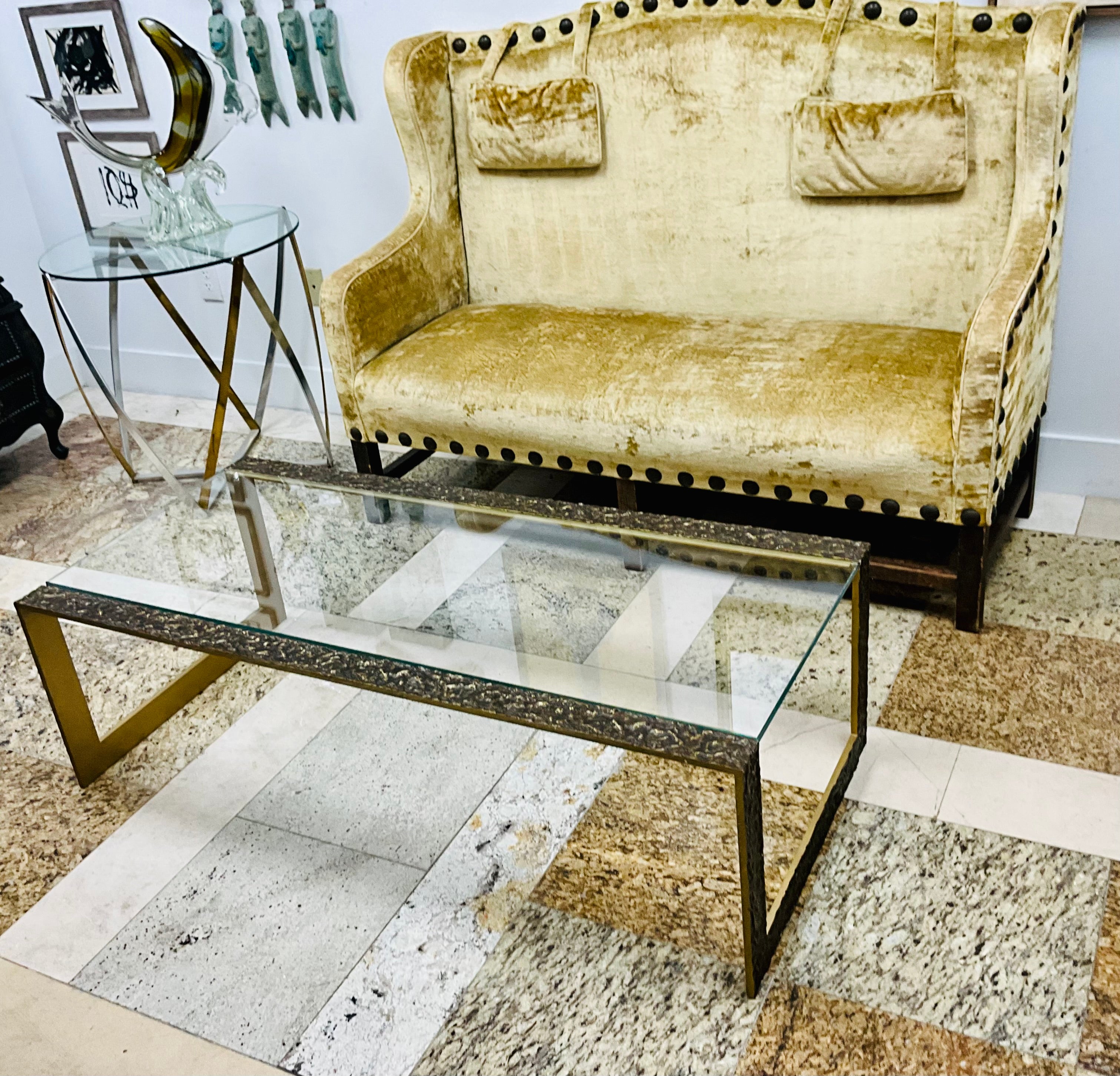 Table à cocktail Pompeii du boulanger Thomas Pheasant

Thomas Pheasant est un architecte d'intérieur primé, reconnu internationalement pour ses collections exceptionnelles de mobilier et de décoration d'intérieur. Son style incarne l'élégance