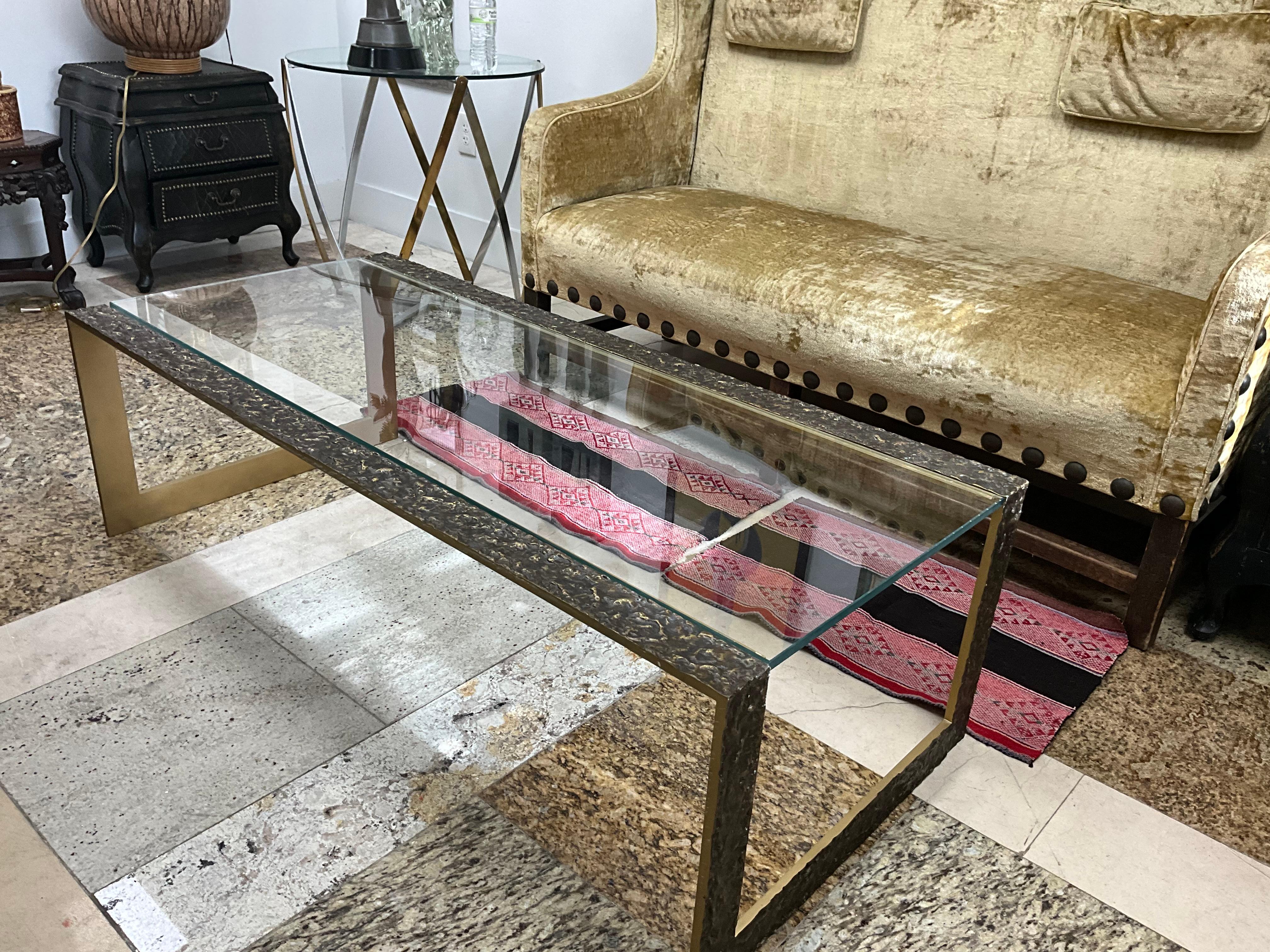 Brutalisme Baker Thomas Pheasant Pompeii table de cocktail en laiton bruni en vente