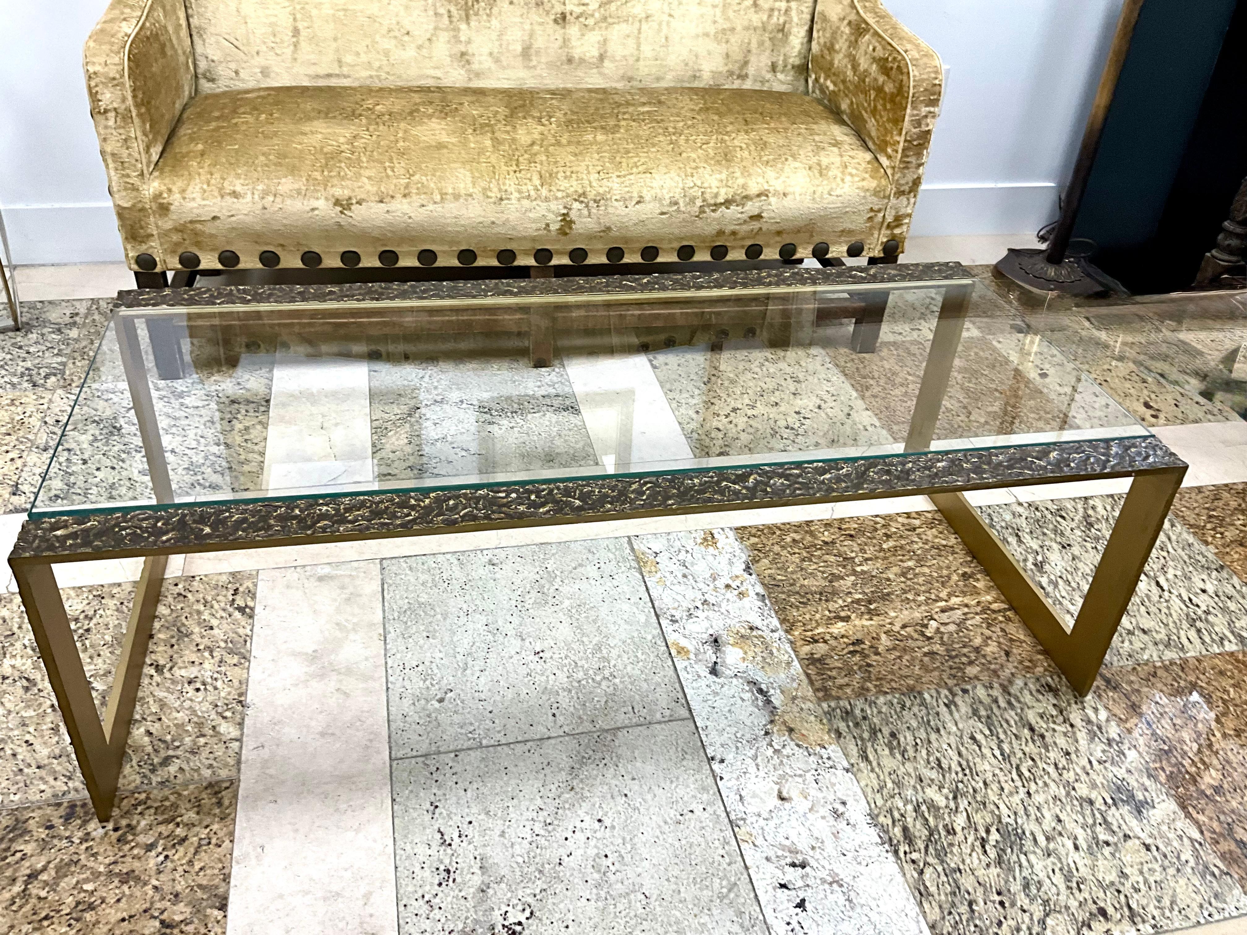 Laiton Baker Thomas Pheasant Pompeii table de cocktail en laiton bruni en vente
