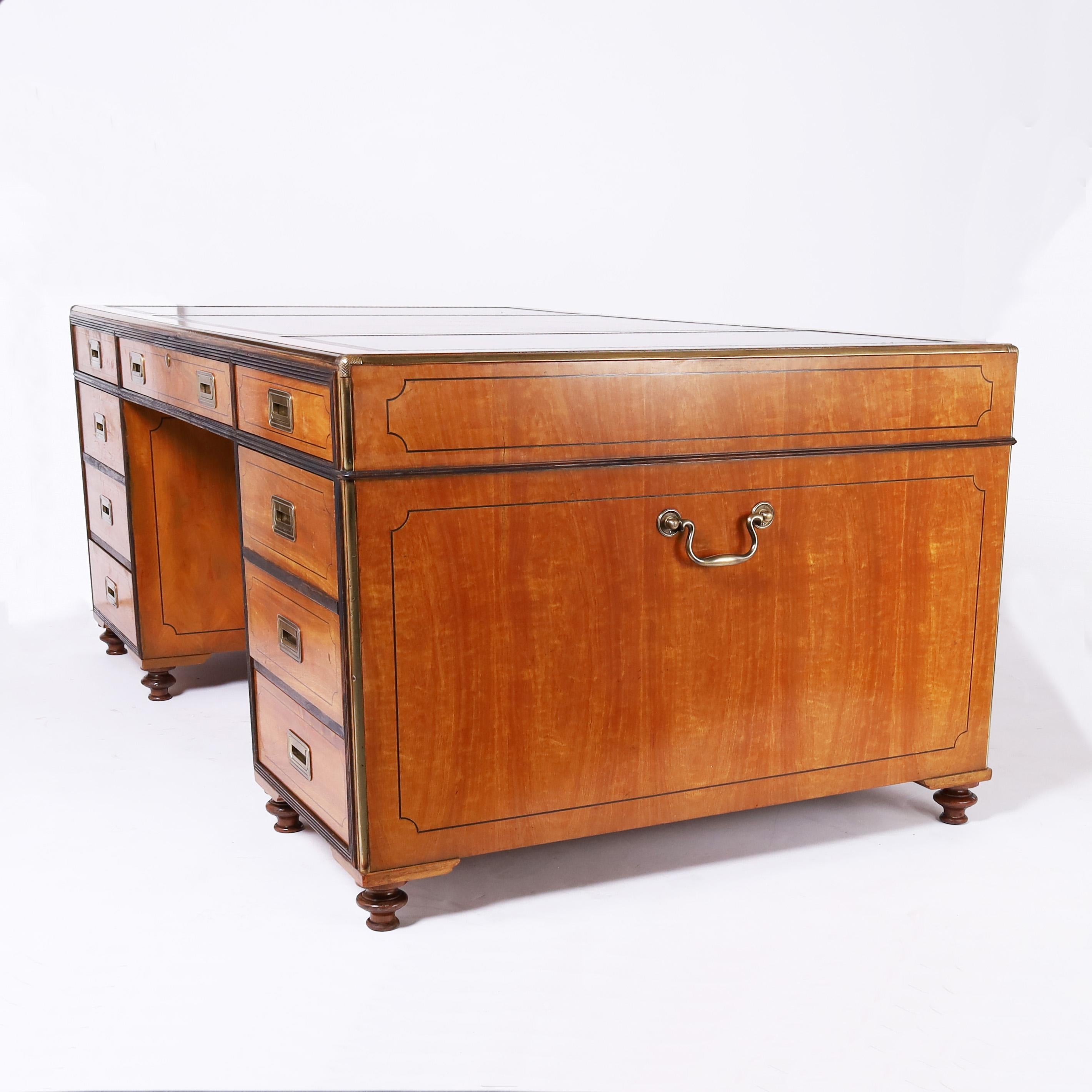 Baker Vintage Partner-Schreibtisch aus Leder im Campaign-Stil von Baker  (Kampagne) im Angebot