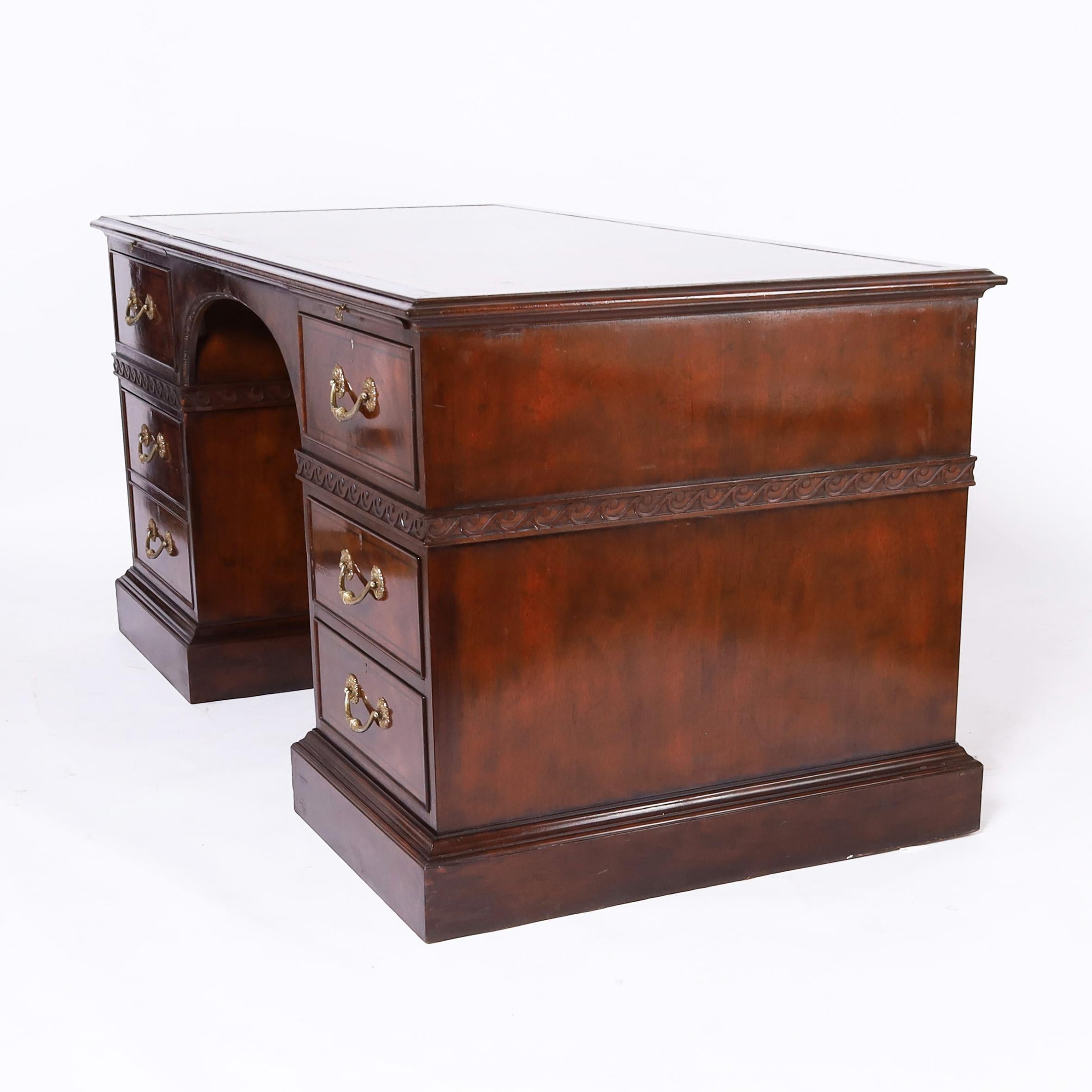 Baker Vintage-Schreibtisch mit Lederplatte im georgianischen Stil (Georgian) im Angebot