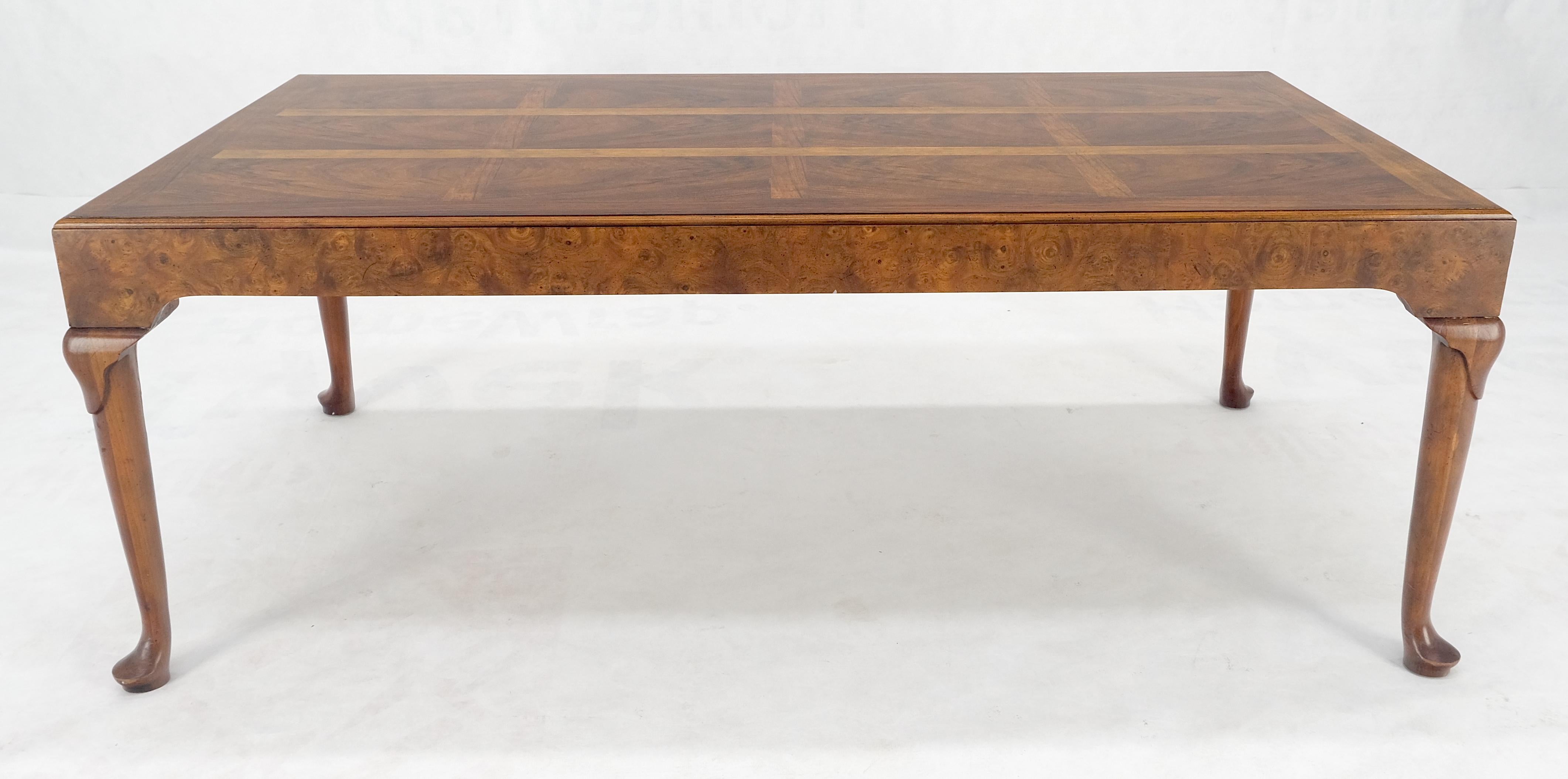 American Baker Vivid Pattern Walnut Top Burl Queen An Style Caved Legs Coffee Table MINT! For Sale