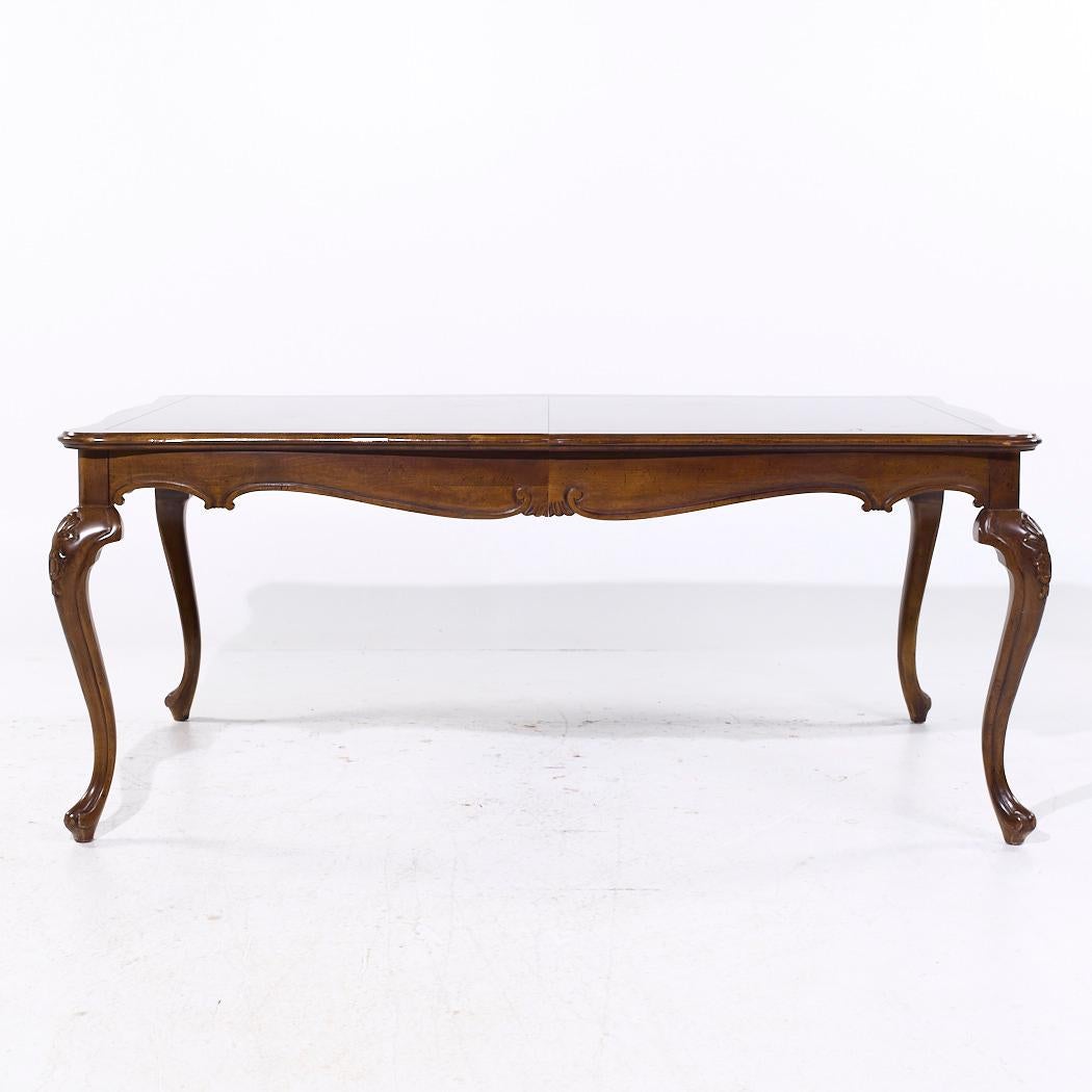 Noyer Baker Walnut Table de salle à manger extensible en noyer Queen Anne avec 2 abattants en vente
