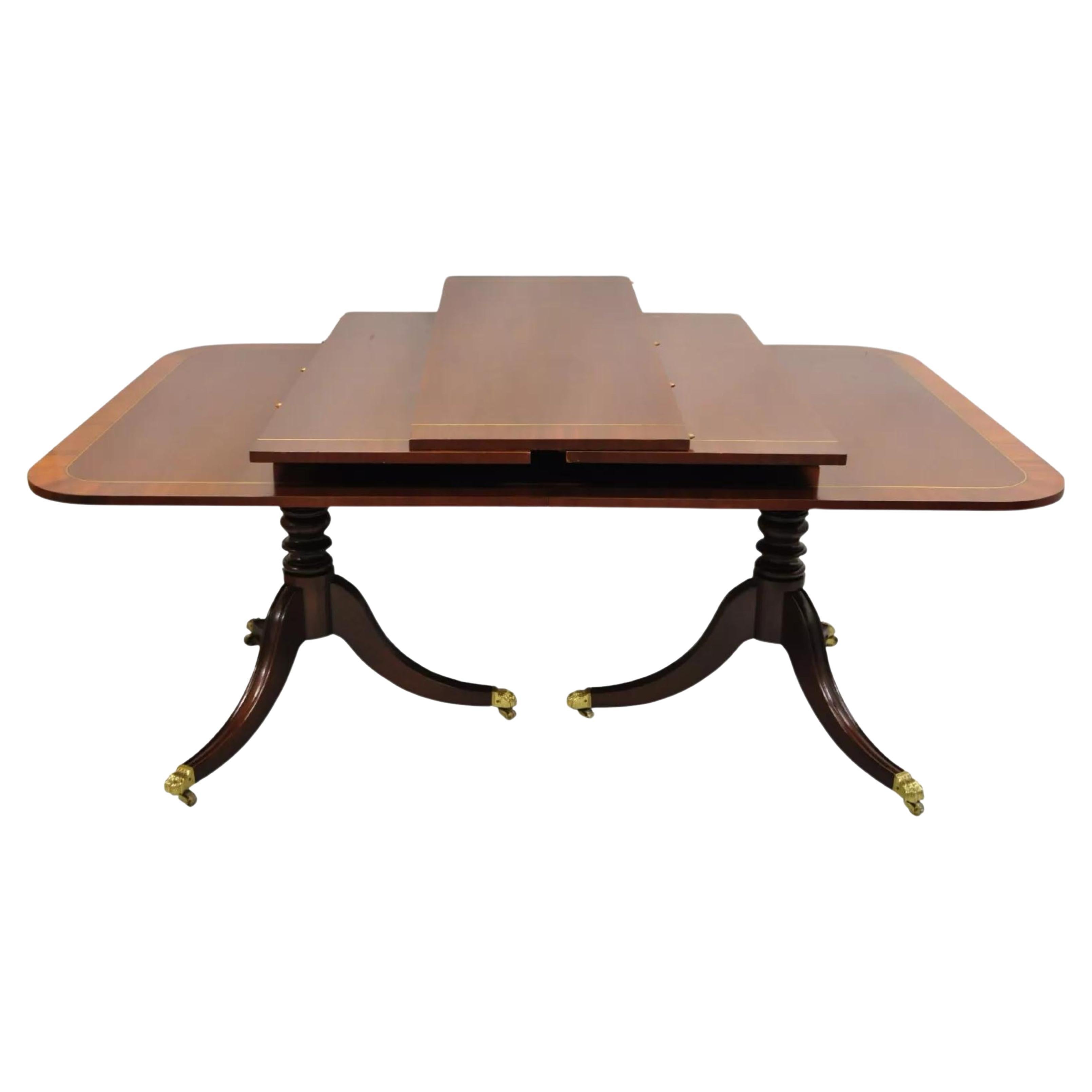 Baker Williamsburg Colonial 8839 table à manger à rallonge en acajou incrusté fédéral A
