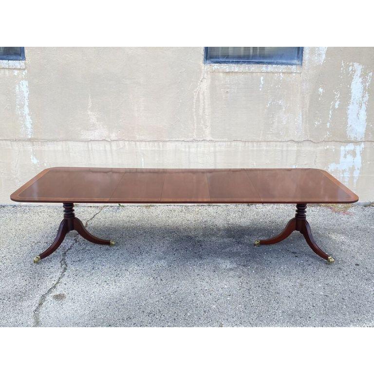 Baker Williamsburg Colonial 8839 table à manger à rallonge avec incrustation fédérale en vente 4