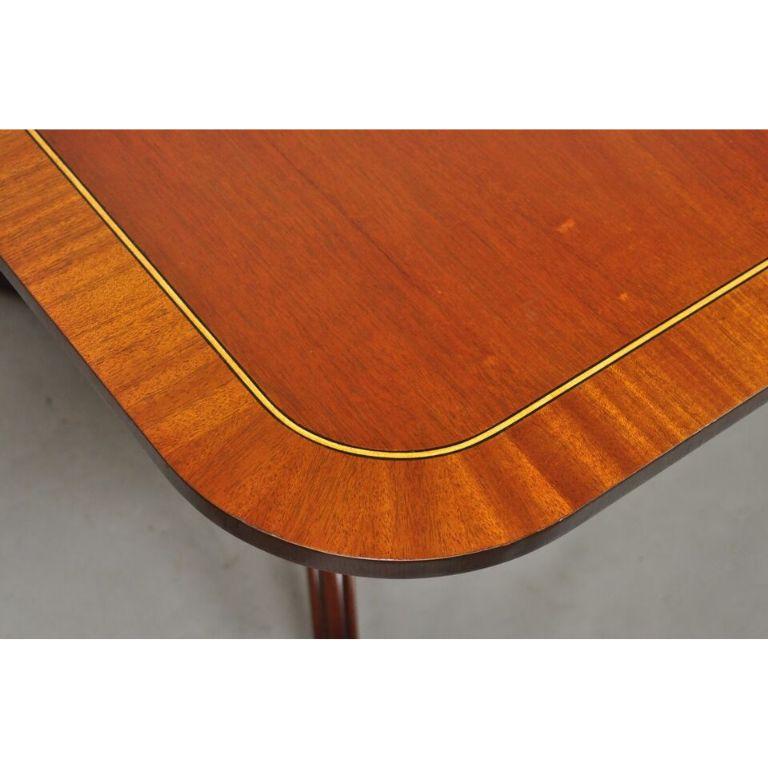 Fédéral Baker Williamsburg Colonial 8839 table à manger à rallonge avec incrustation fédérale en vente