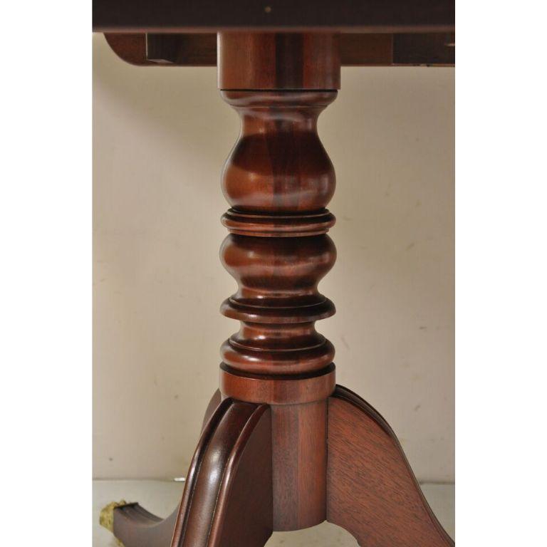 Baker Williamsburg Colonial 8839 table à manger à rallonge avec incrustation fédérale Bon état - En vente à Philadelphia, PA